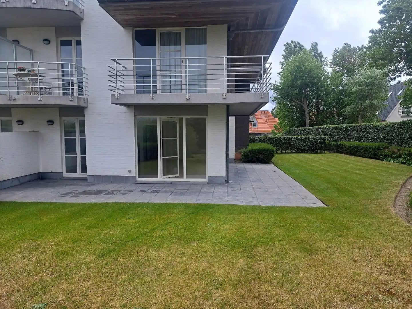 RUIM VERZORGD GELIJKVLOERS   WOONAPPARTEMENT IN VILLA RESIDENTIE OP WANDELAFSTAND VAN HET STRAND  foto 2
