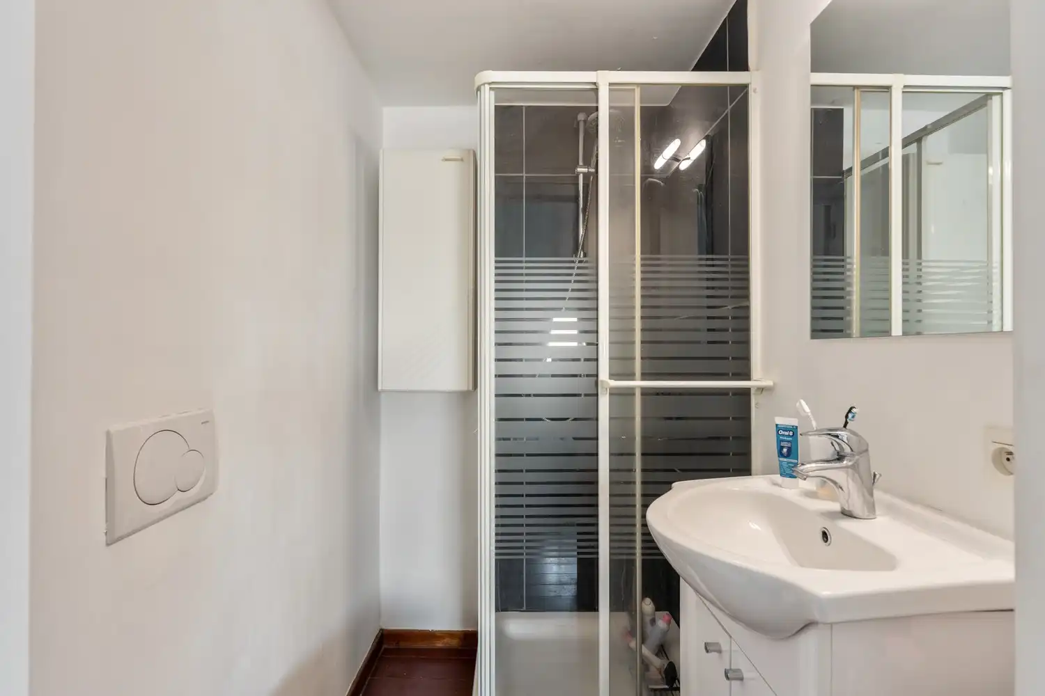 Vergund studentenhuis met een groen kotlabel en een nieuw dak(2025) bestaande uit 7 gemeubelde kamers met eigen sanitair en 1 studio te Leuven! foto 26