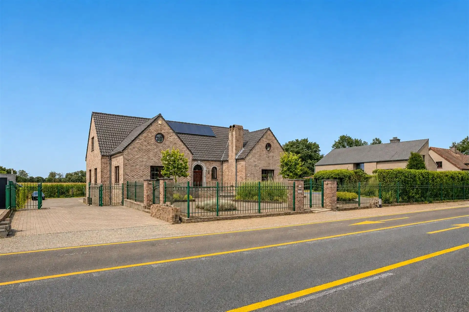 Ruime woning op een perceel van 20a! foto 3
