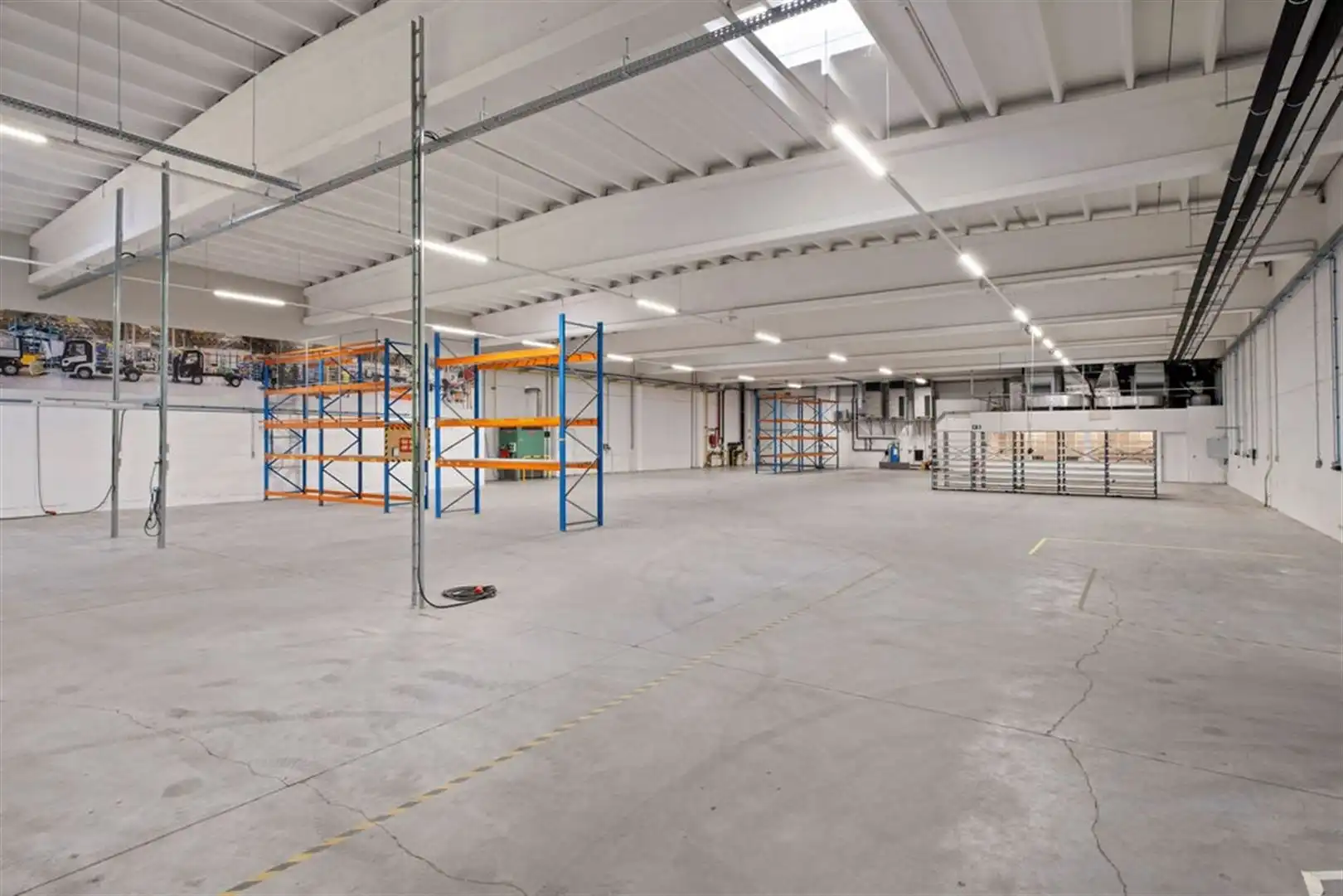 Magazijn met kantoren zichtlocatie E17 foto 7