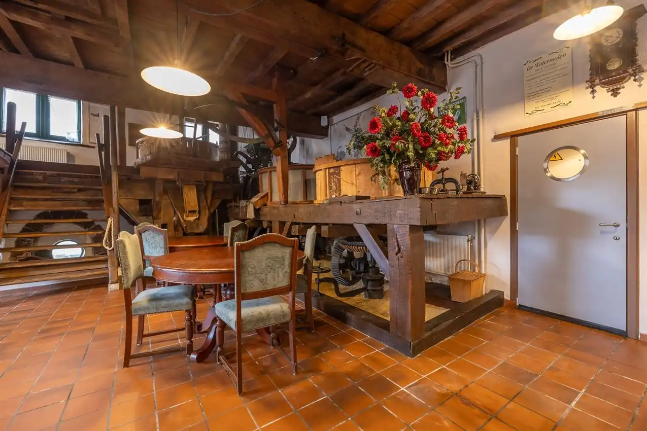 Uniek gebouw met historische waarde en karakter foto 12