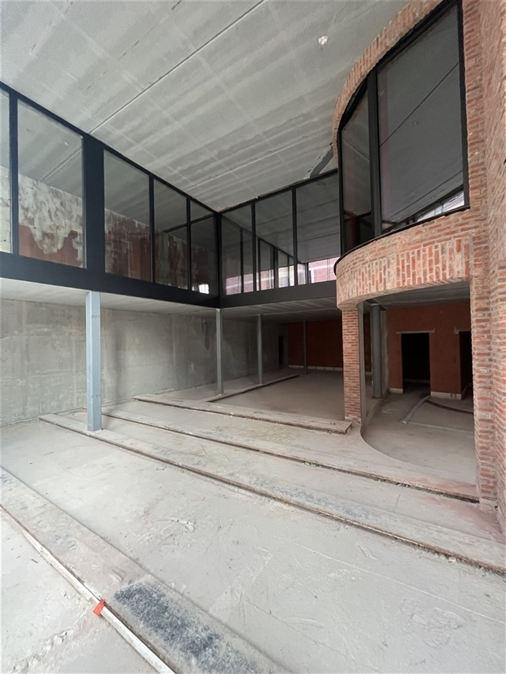 Volledig kantoorgebouw te koop of te huur foto 3