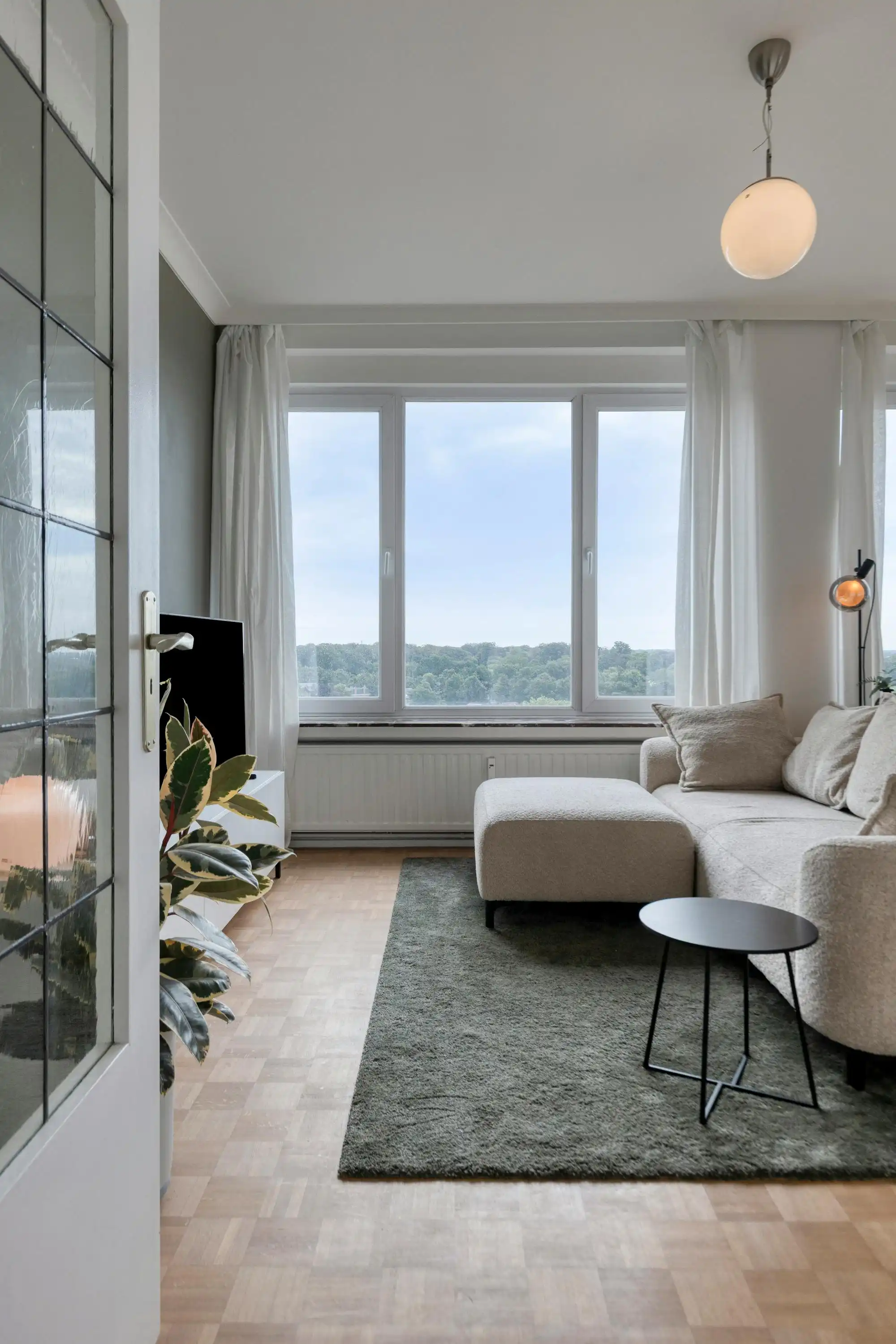  Appartement met 2 slaapkamers, terras en parking te koop in Antwerpen foto 3