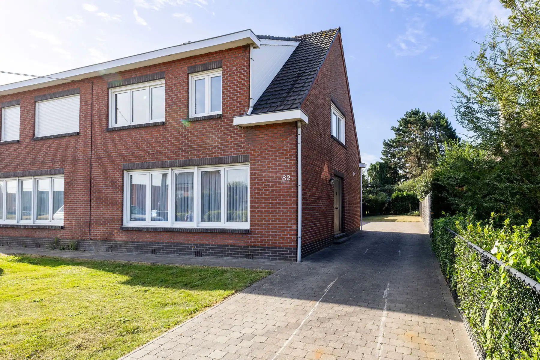 Renovatieproject met 3 slaapkamers, garage en tuin 800 m² foto 4