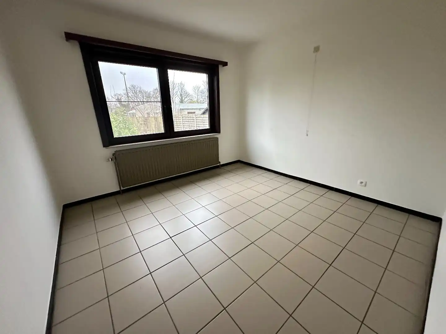 Halfopen woning met ruime tuin foto 10