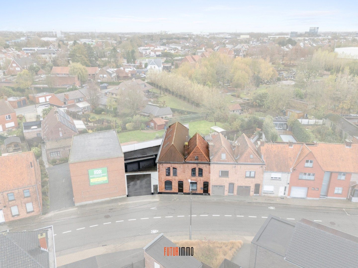 Polyvalente duo-woonst met 2 garageboxen en koer foto 2