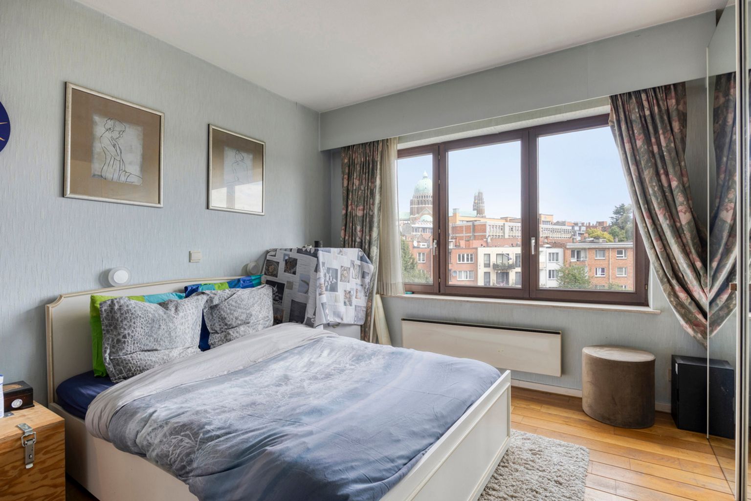 Ruim 3-slaapkamerappartement met garage  foto 14