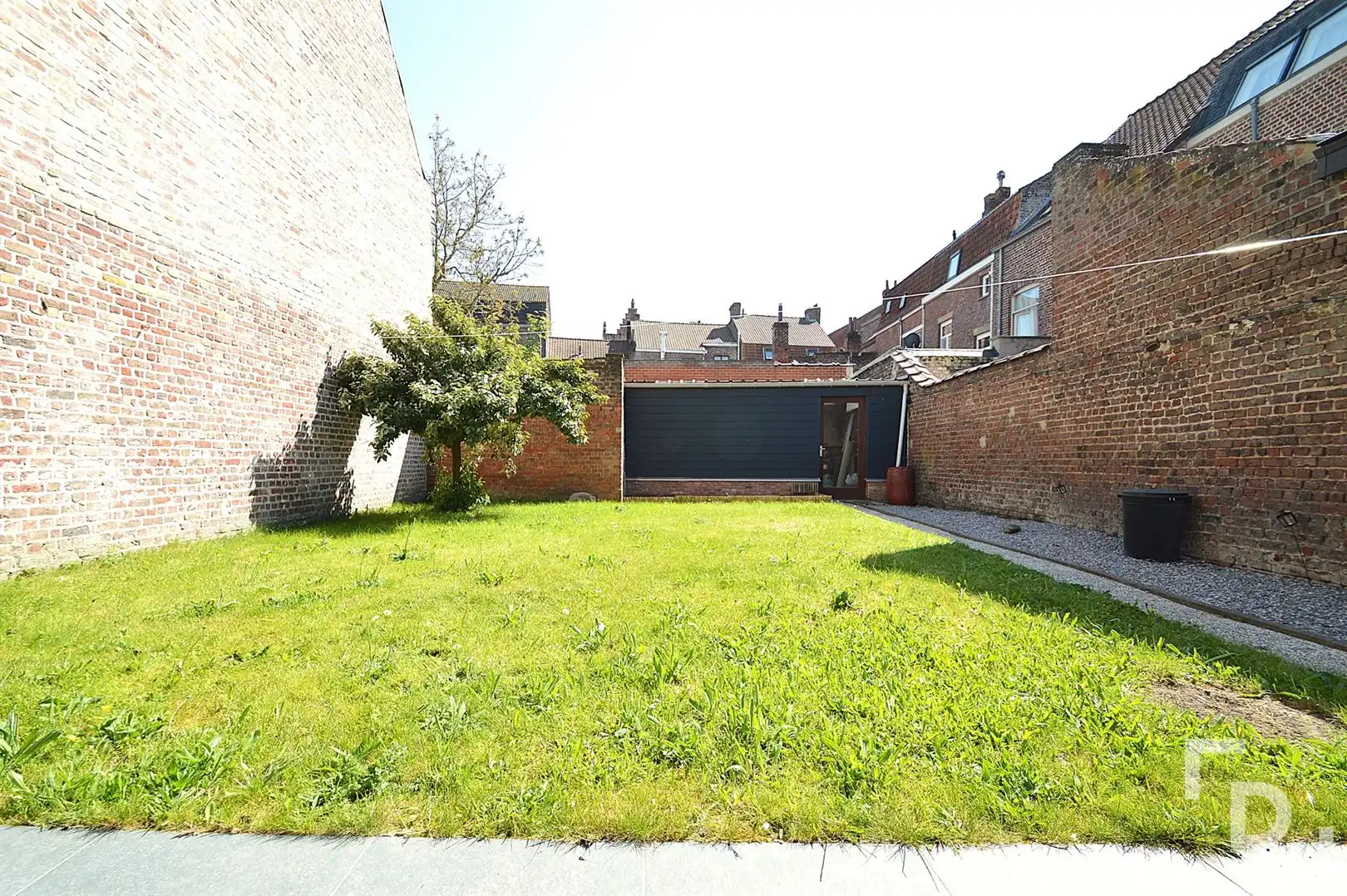 Volledig gerenoveerde, karaktervolle woning met tuin in Ieperse stadscentrum foto 21