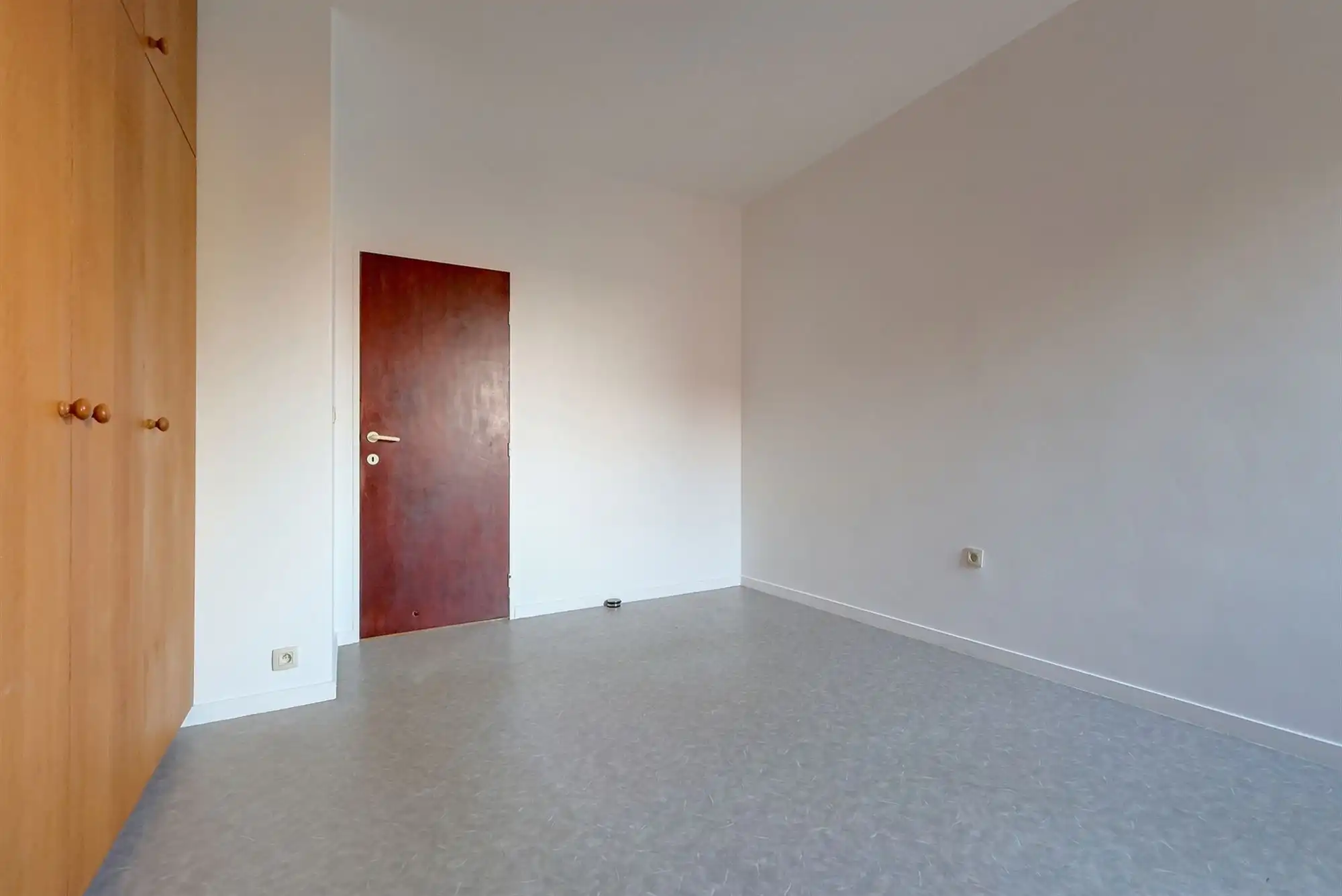 Gerenoveerd 2 slpk appartement met een rustig terras op Linkeroever! foto 6