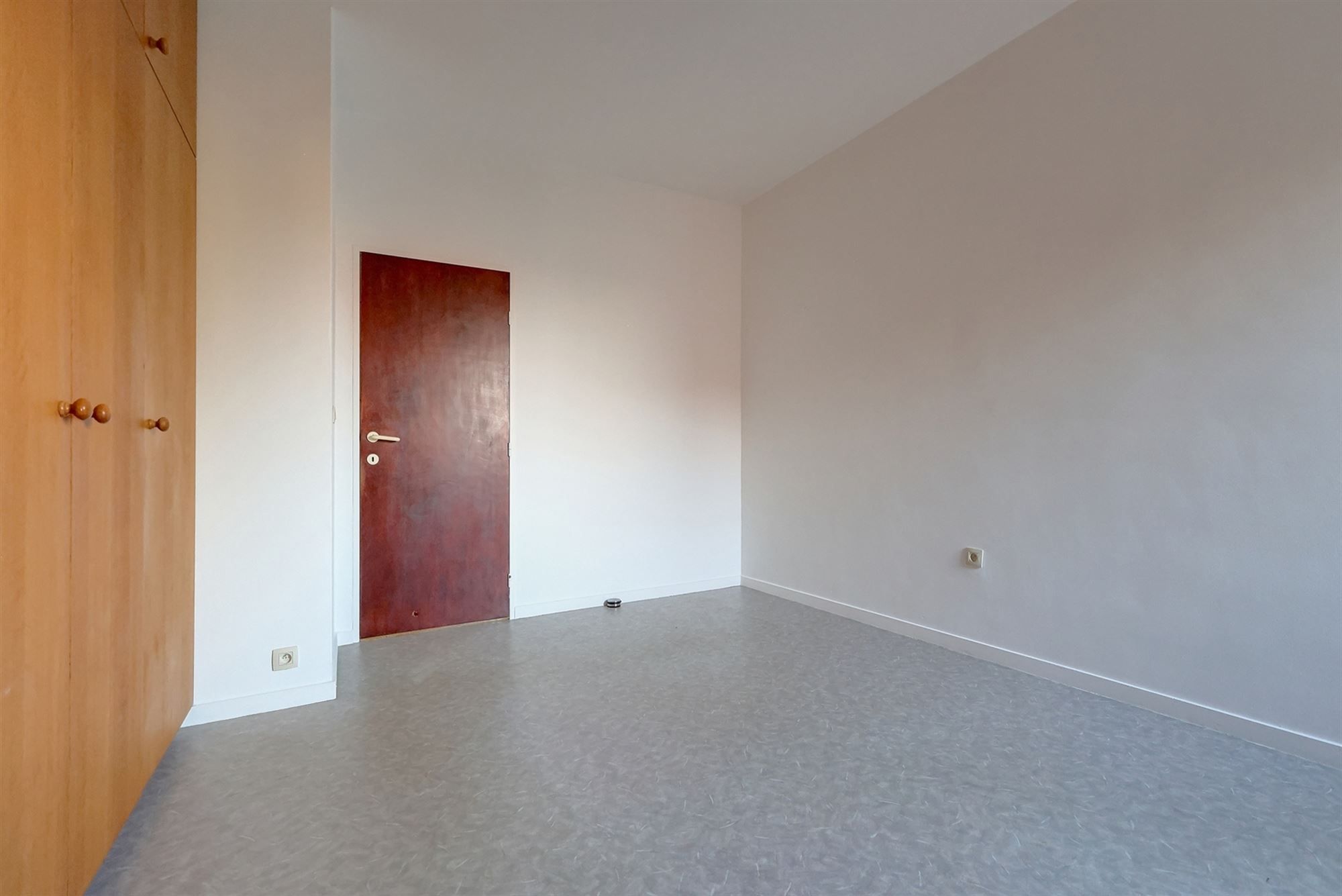 Gerenoveerd 2 slpk appartement met een rustig terras op Linkeroever! foto 6
