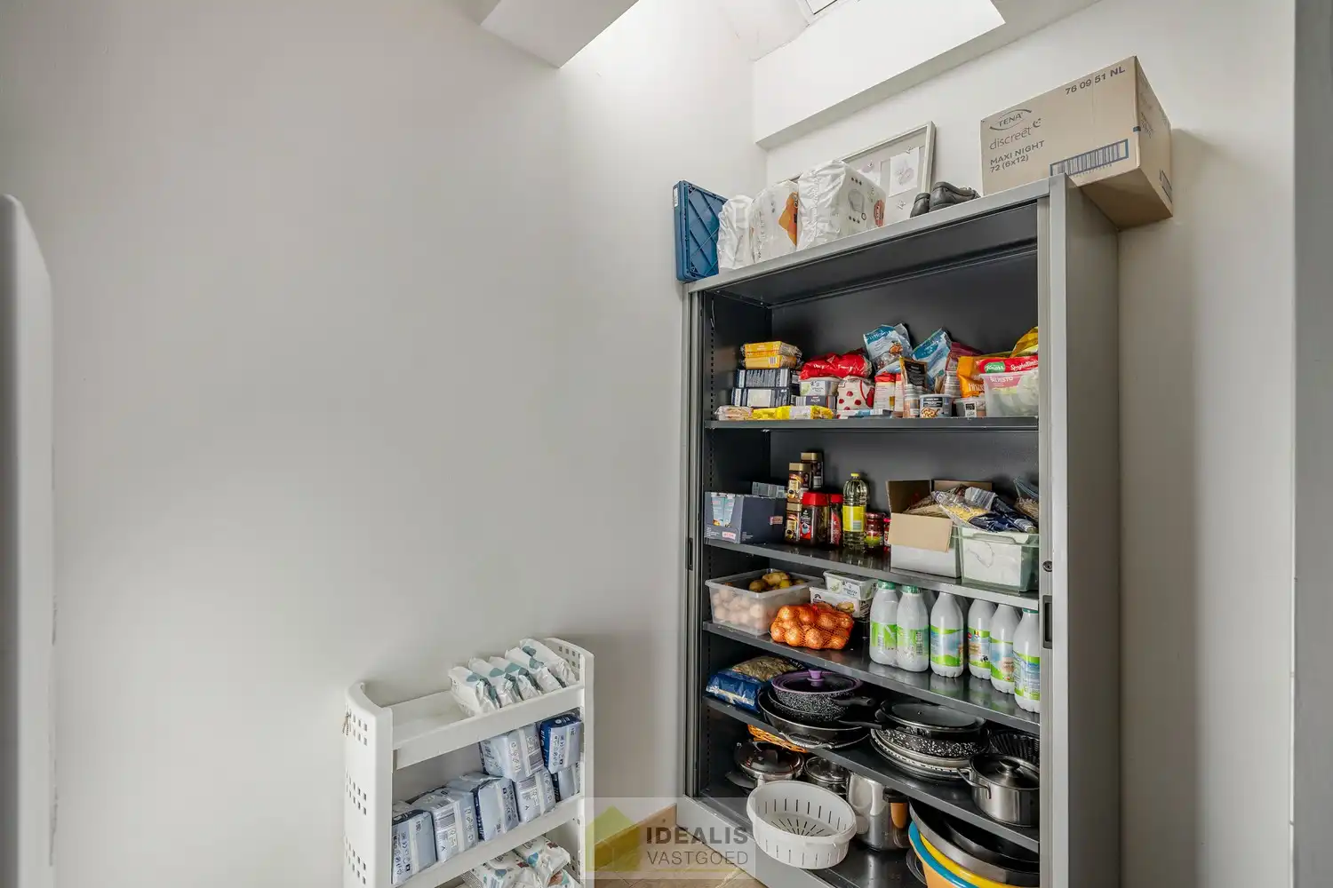 IDEALIS VASTGOED – GELIJKVLOERS APPARTEMENT MET LICHTRIJKE LEEFRUIMTE EN AANSLUITEND RUIME KEUKEN, BADKAMER, 2 SLAAPKAMERS EN GARAGEBOX OP EEN UITERST GUNSTIGE LOCATIE VLAK BIJ HET CENTRUM VAN PELT! foto 15