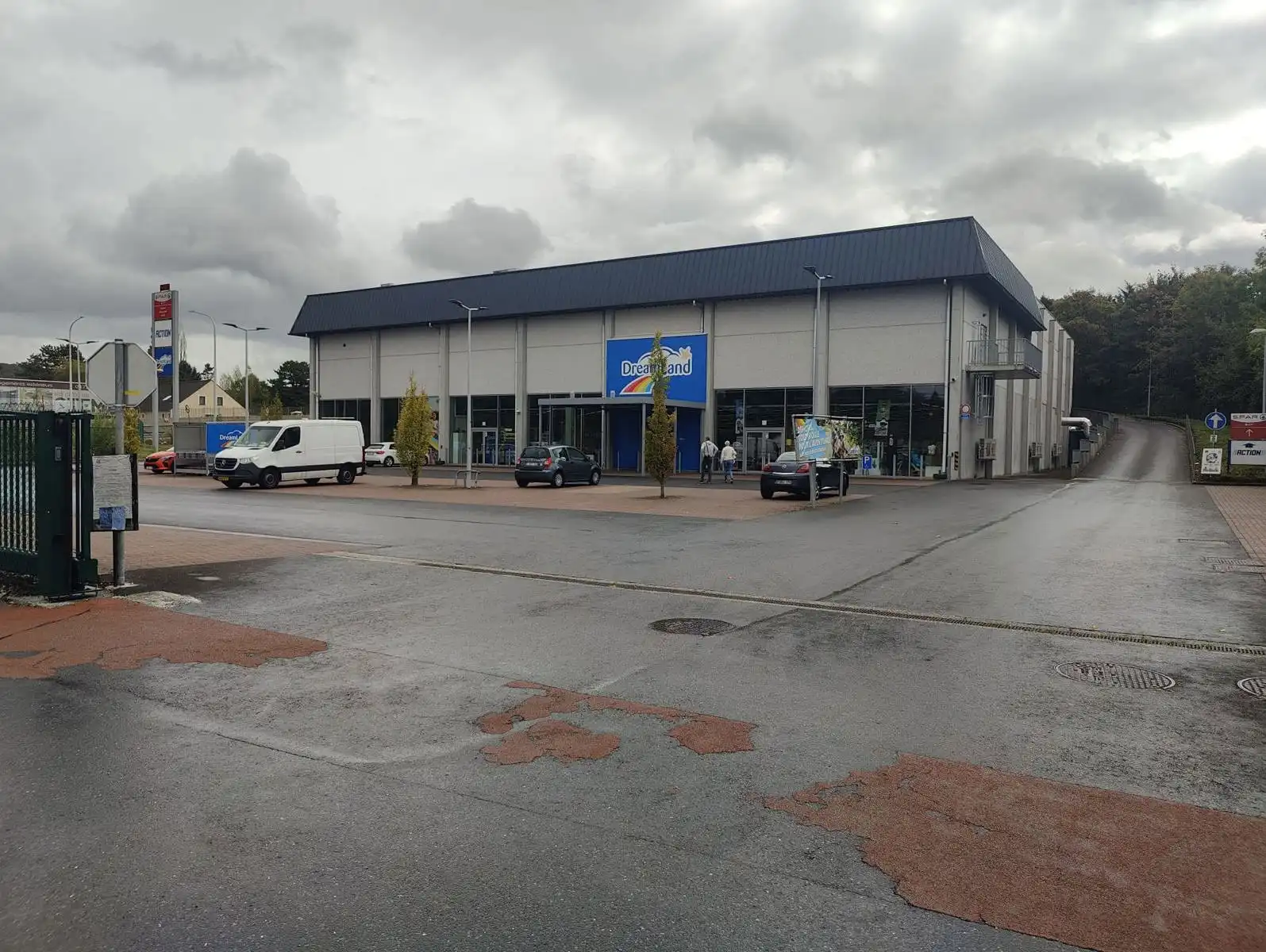 Handelspand 1.784 m² te huur Laneffe met parking foto {{pictureIndex}}