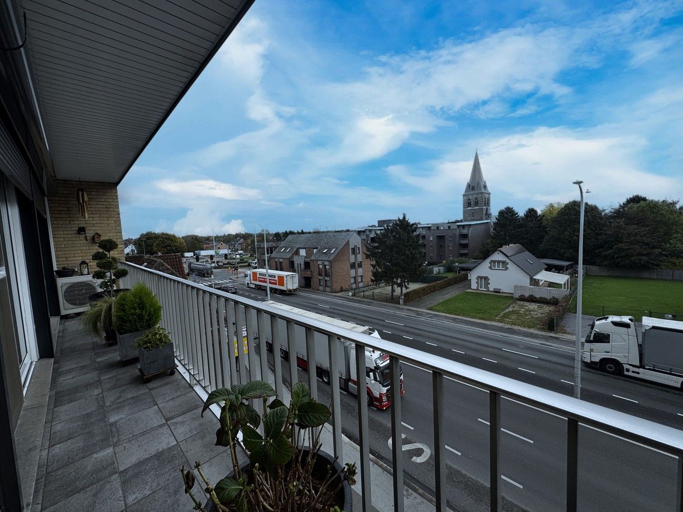 Ruim en instapklaar appartement met zonnige troeven in Houthalen-Helchteren foto 13
