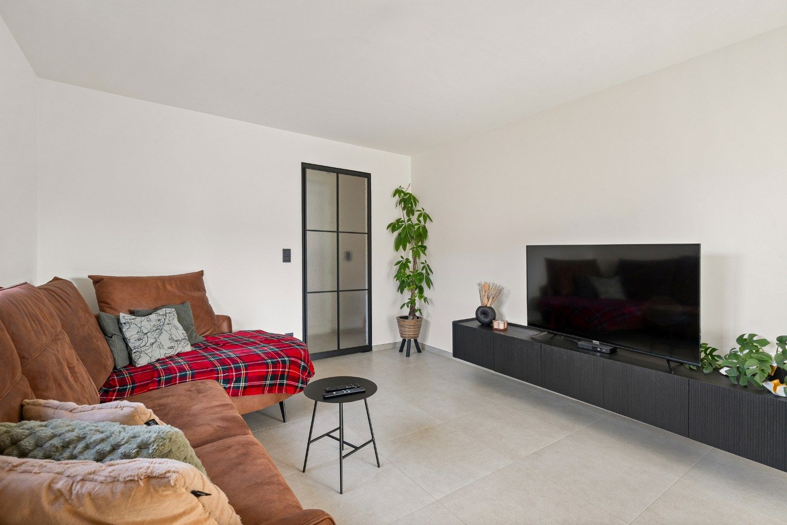 Halfopen nieuwbouwwoning met 3 slaapkamers, garage en zonnige tuin in Dadizele-centrum foto 10