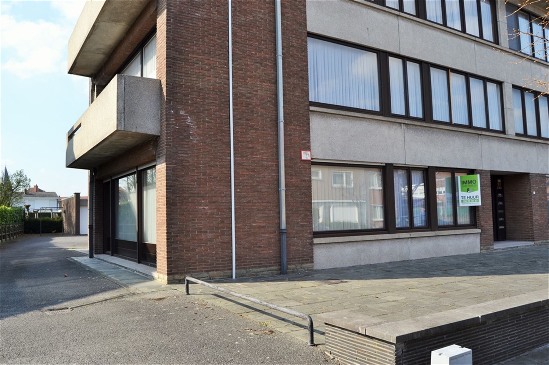 Rustig gelegen gelijkvloers appartement te Bissegem foto {{pictureIndex}}