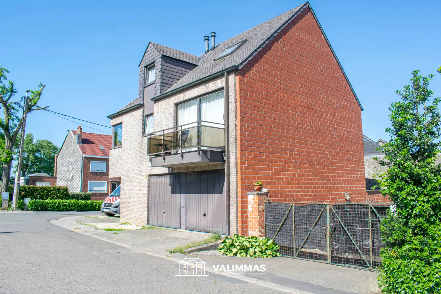 Welgelegen opbrengsteigendom met 3 appartementen & garage... foto 3