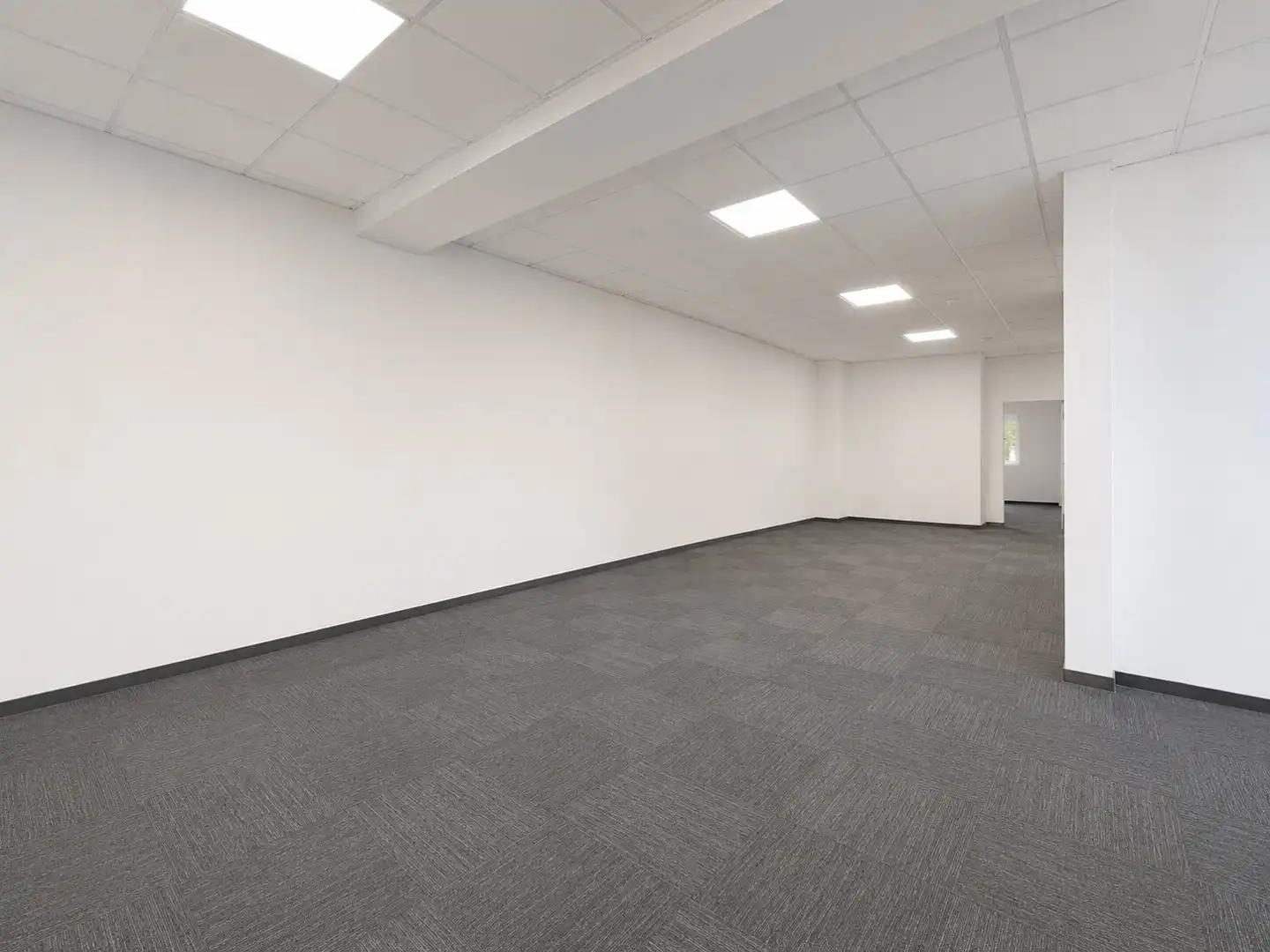 Kantoorruimte van 300 m² te Oostkamp foto 7