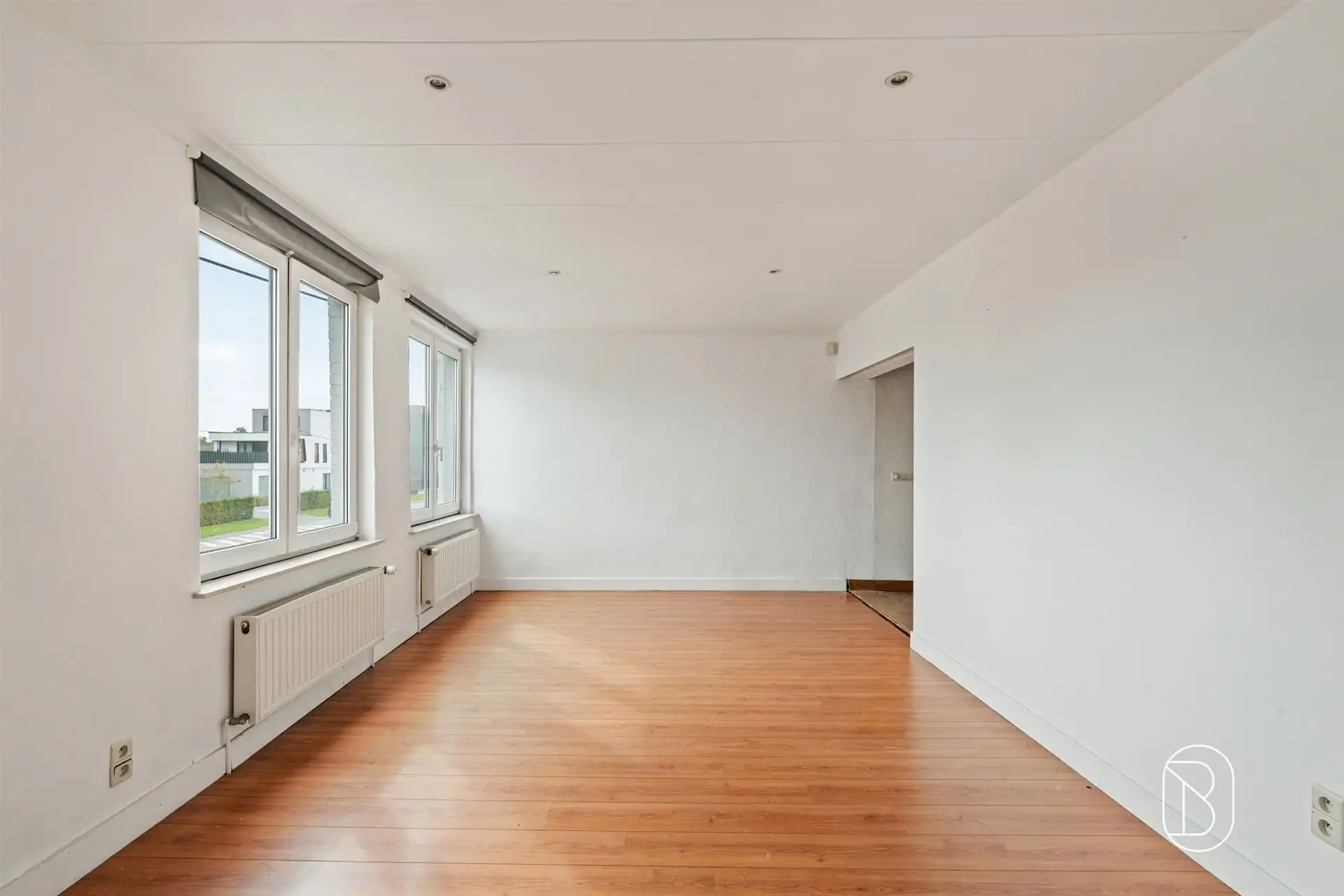 Topgelegen commercieel pand met parking foto 17