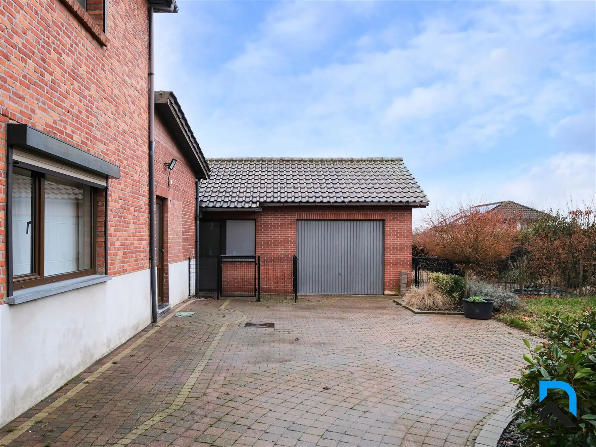 Mooie woning met tuin en garage foto 5