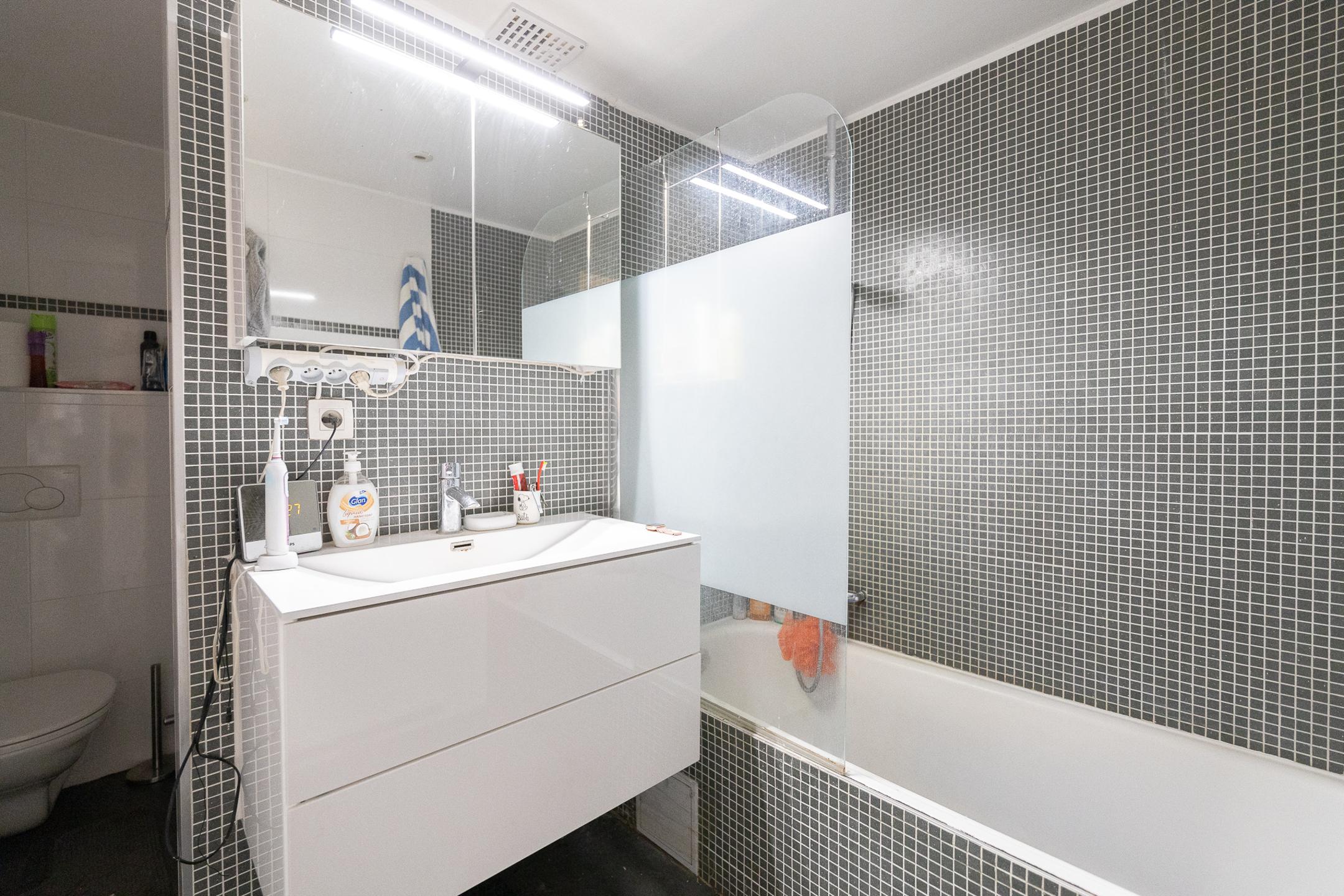 Mooi gelijkvloers appartement met veel lichtinval foto 9