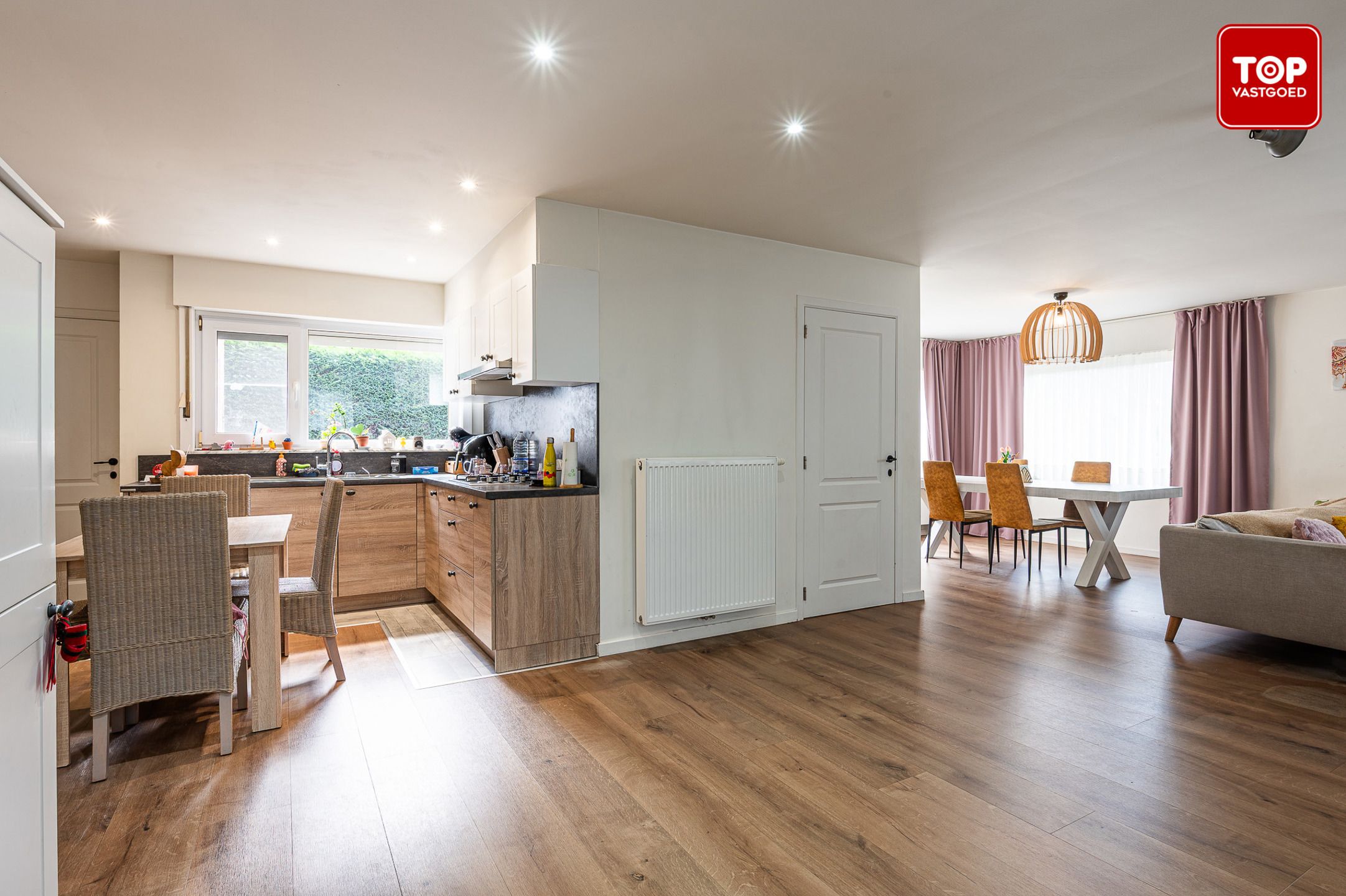 Alleenstaande woning met 3 slaapkamers, 2 badkamers en inpandige garage  foto 9