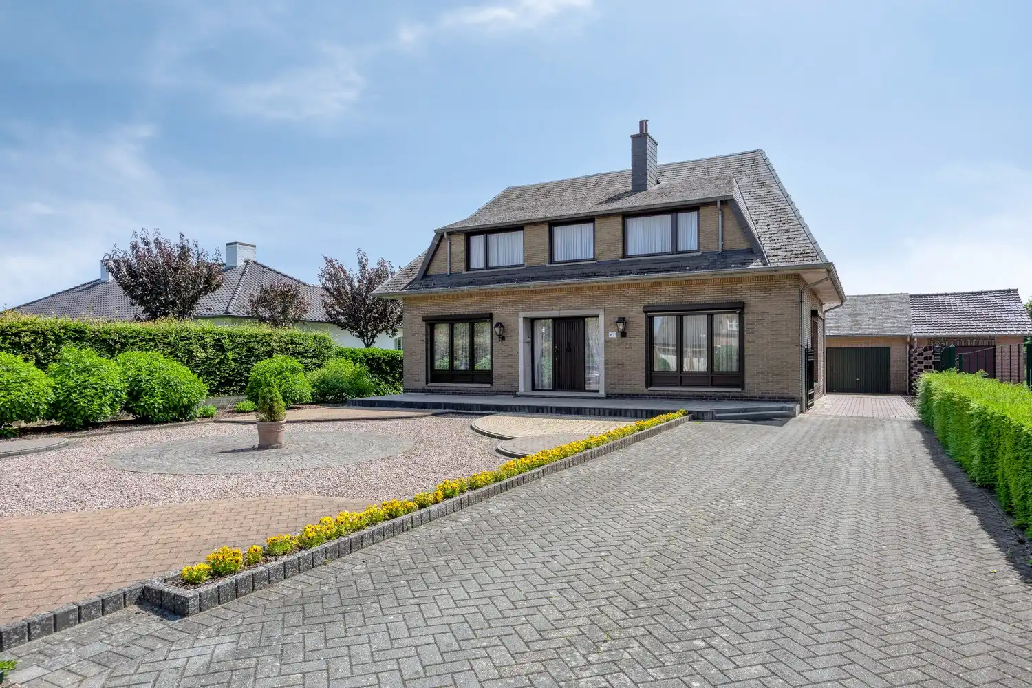 Hoofdfoto van de publicatie: Charmante vrijstaande woning met 4 slaapkamers op een ruim perceel nabij Maaseik
