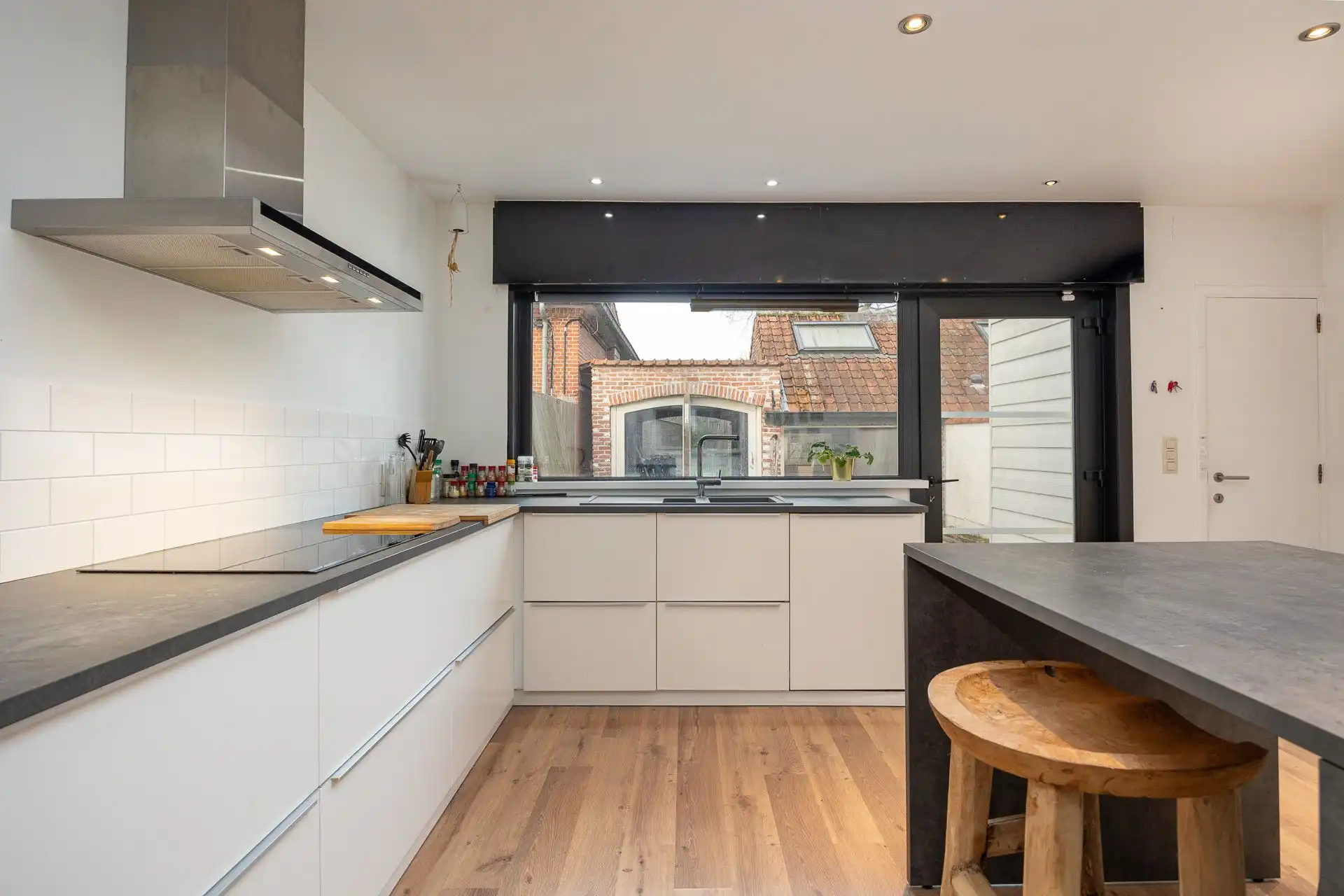 Sfeervolle gezinswoning met zonnige tuin in Mortsel foto 8