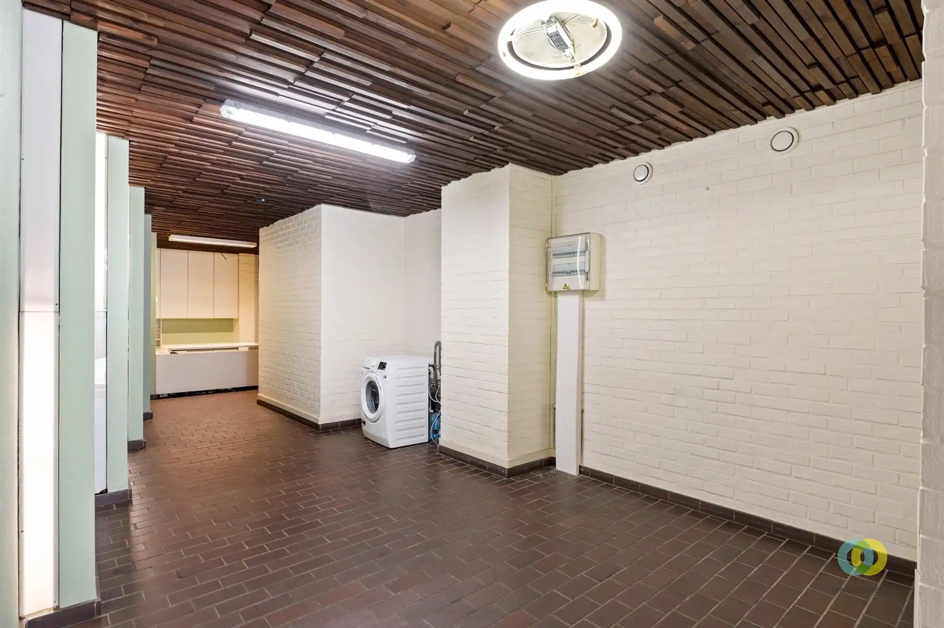 Buitengewoonhuis met kantoorruimte foto 19