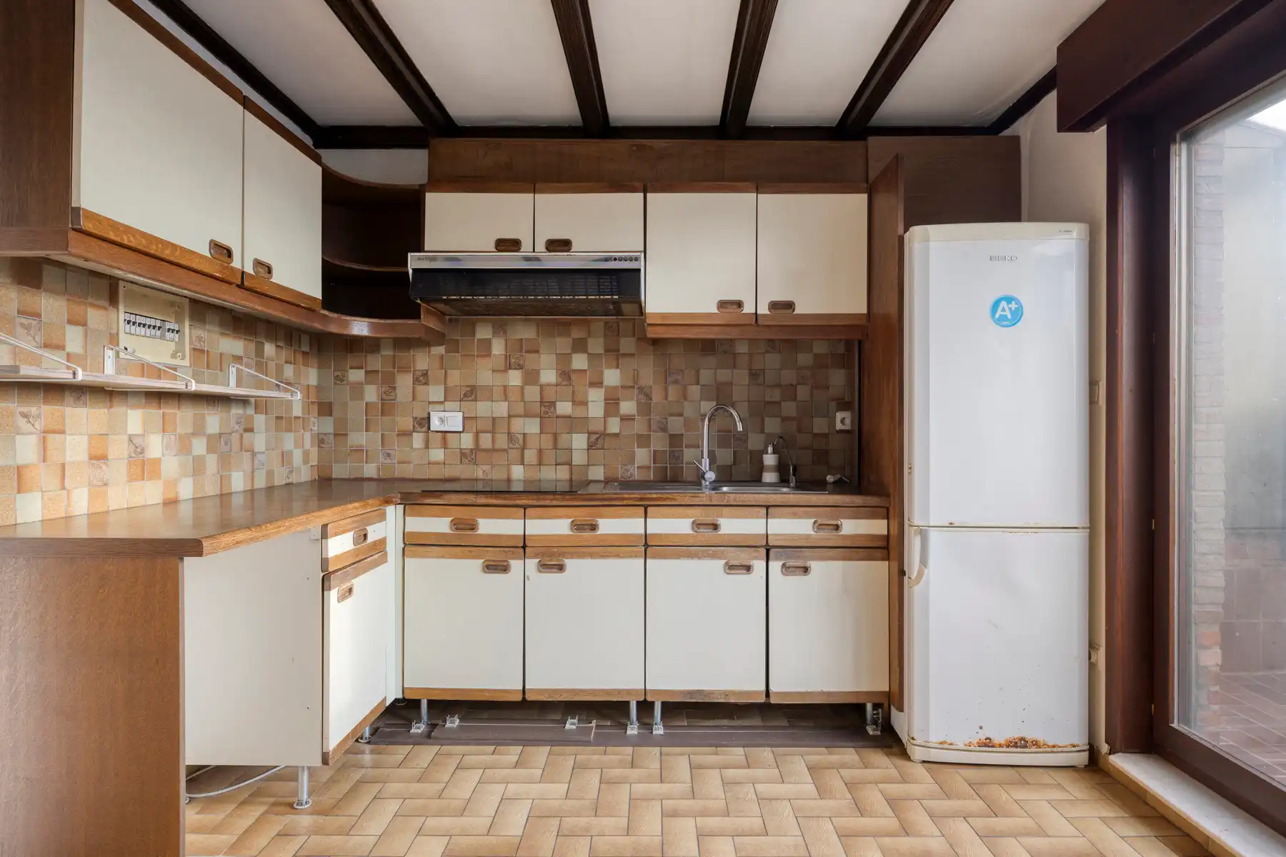 Centraal gelegen woning met veel potentieel foto 11