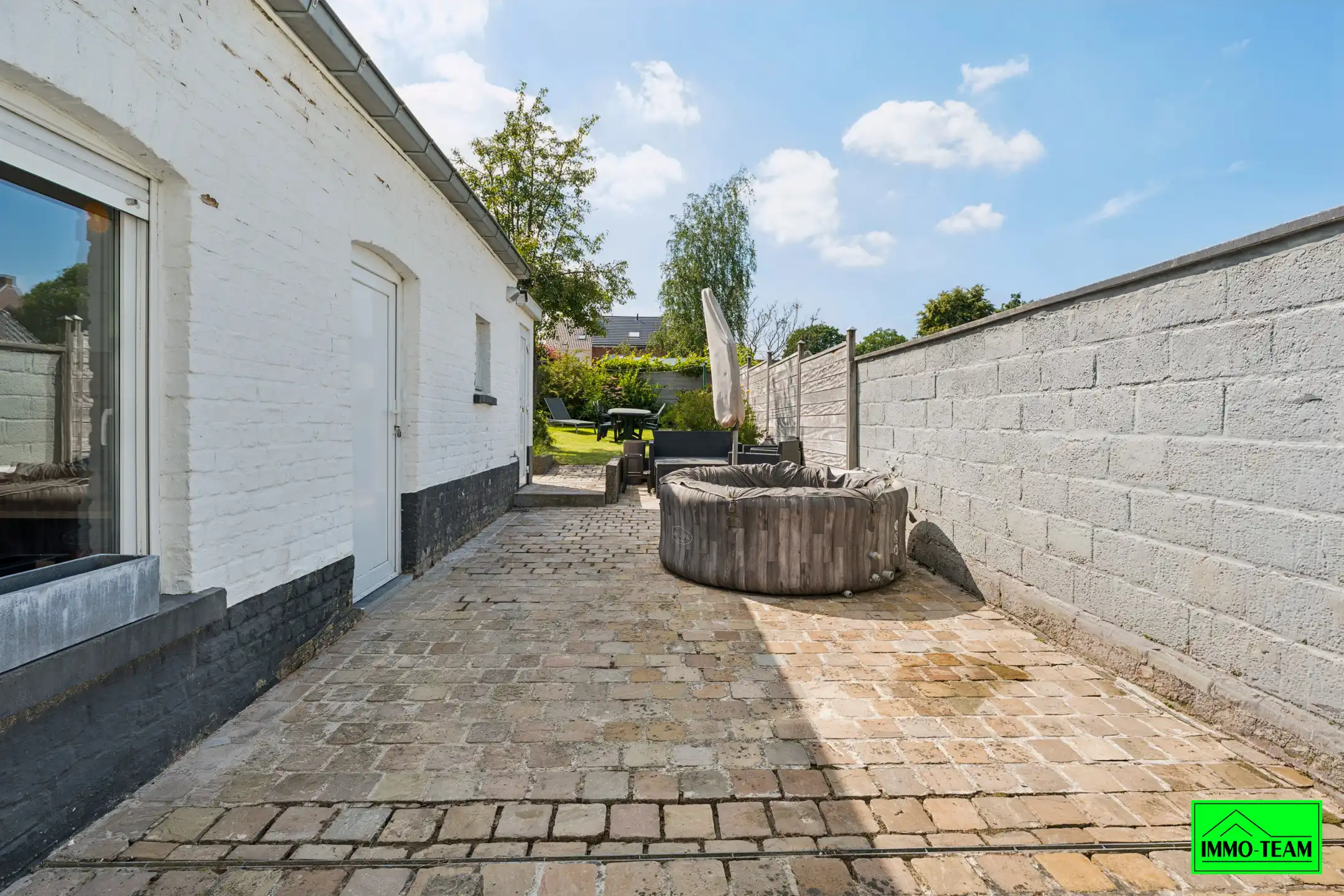 Gezellige, instapklare 2-gevelwoning nabij centrum Okegem foto 12