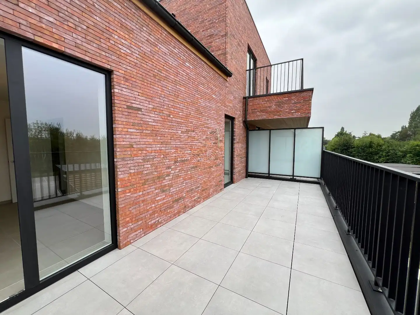 Nieuwbouwappartement met 2 slaapkamers en 2 terrassen te Ieper foto 14