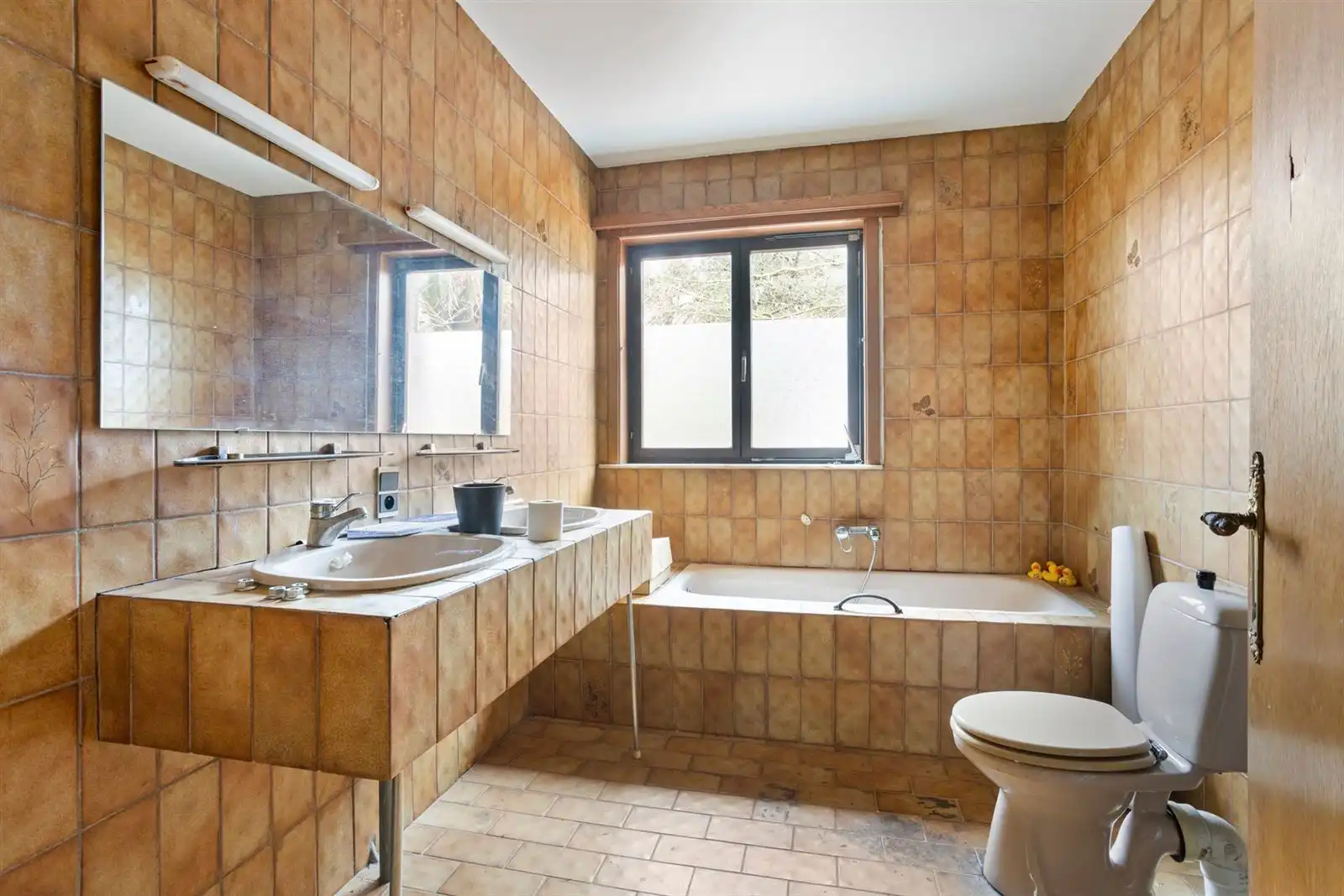 Villa op te frissen in hartje Pajottegem foto 13