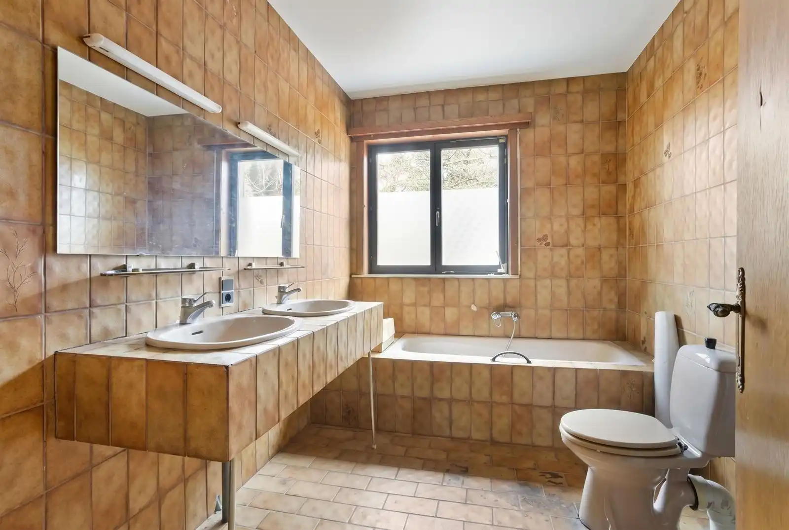 Villa op te frissen in hartje Pajottegem foto 13