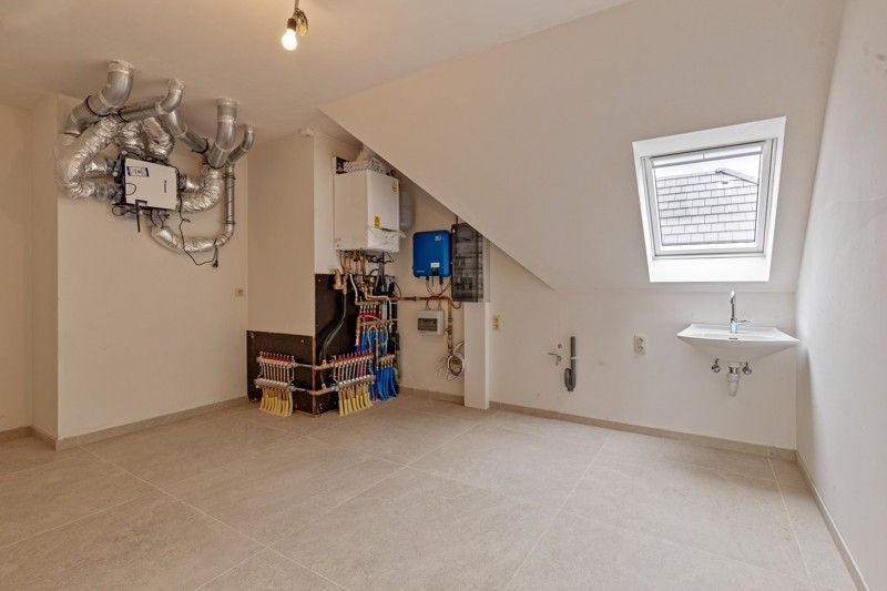 Luxueus appartement met ruime garage in hartje Sint-Baafs-Vijve TE HUUR! foto 14