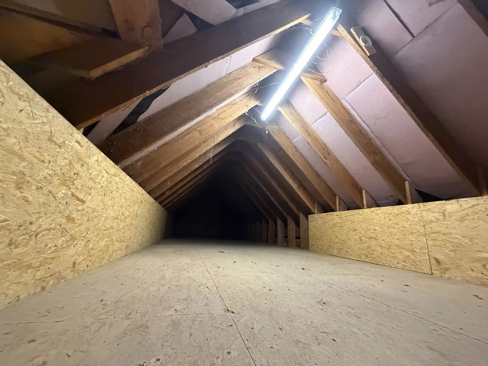 RUIME WONING MET 4 SLAAPKAMERS, 2 BADKAMERS, 2 GARAGES EN LANDELIJK UITZICHT foto 25