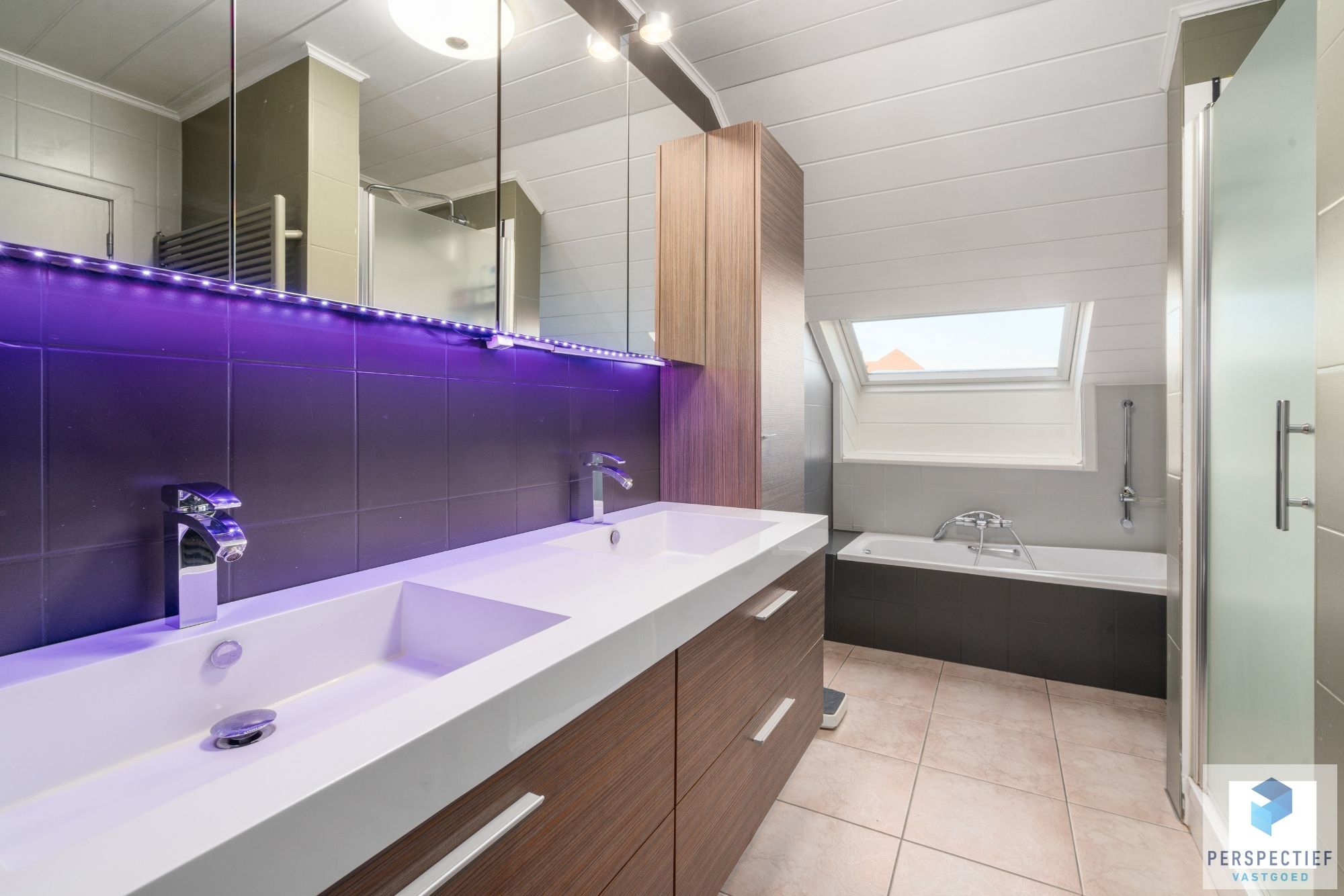 Handelspand met Winkelruimte, Magazijn en Woonst op 1.682 m² foto 36