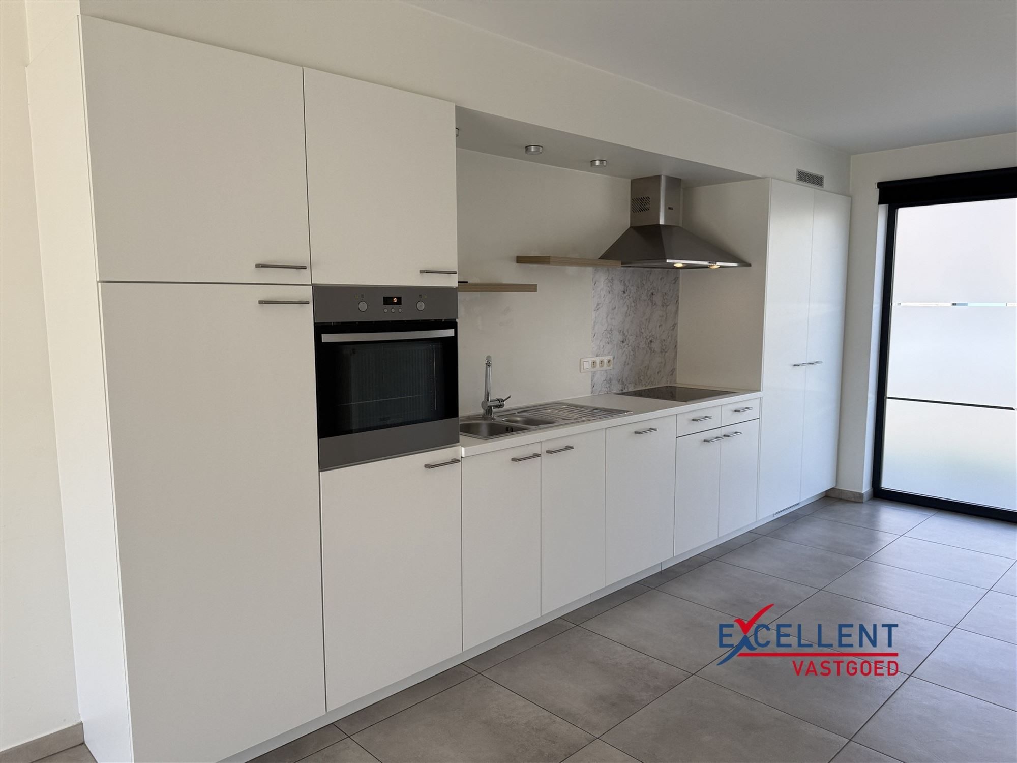 Recente nieuwbouwwoning met tuin te huur in Heule foto 3