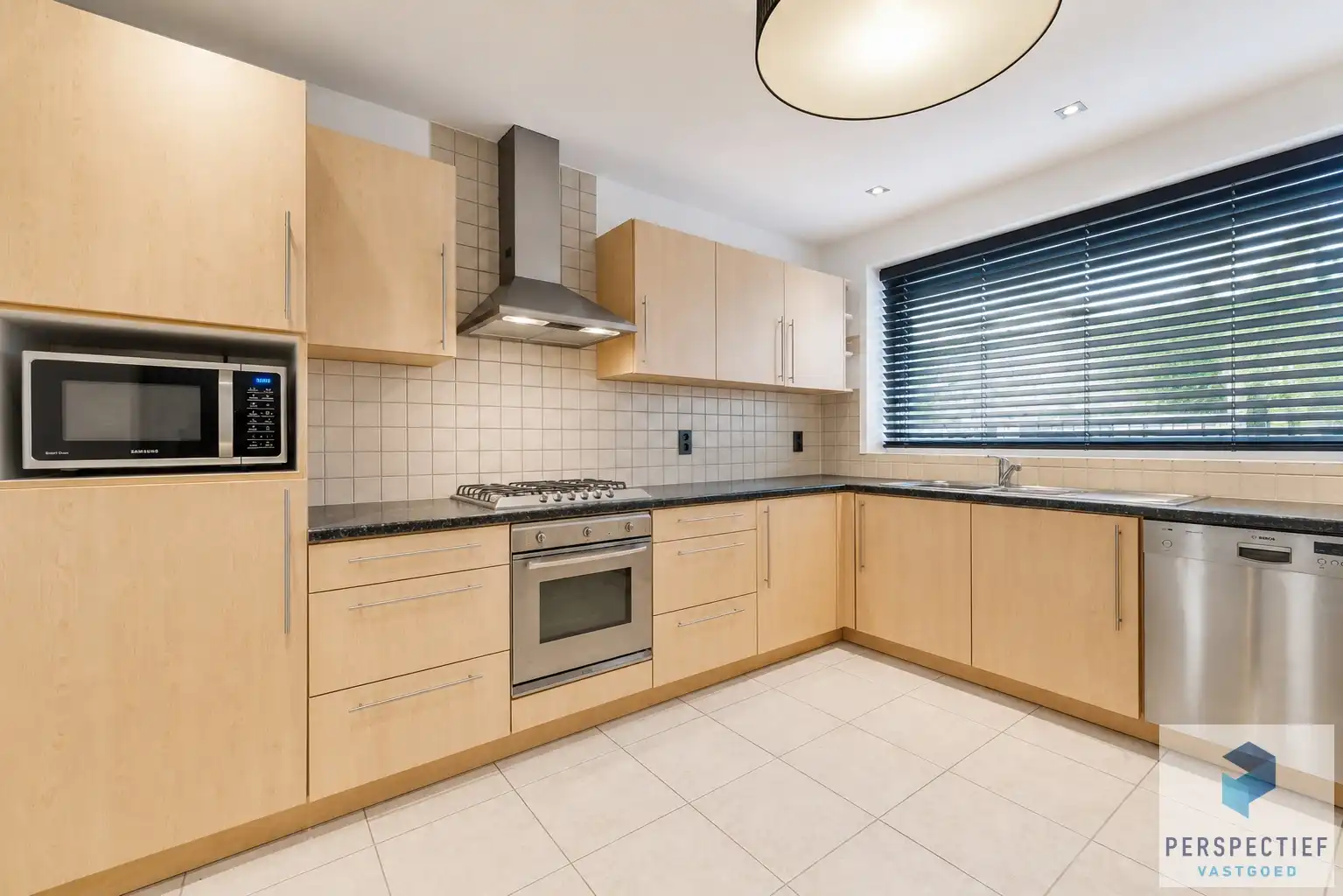 Vernieuwde woning met 4 slpk - garage & tuin in het dorpscentrum van Ramskapelle foto 4