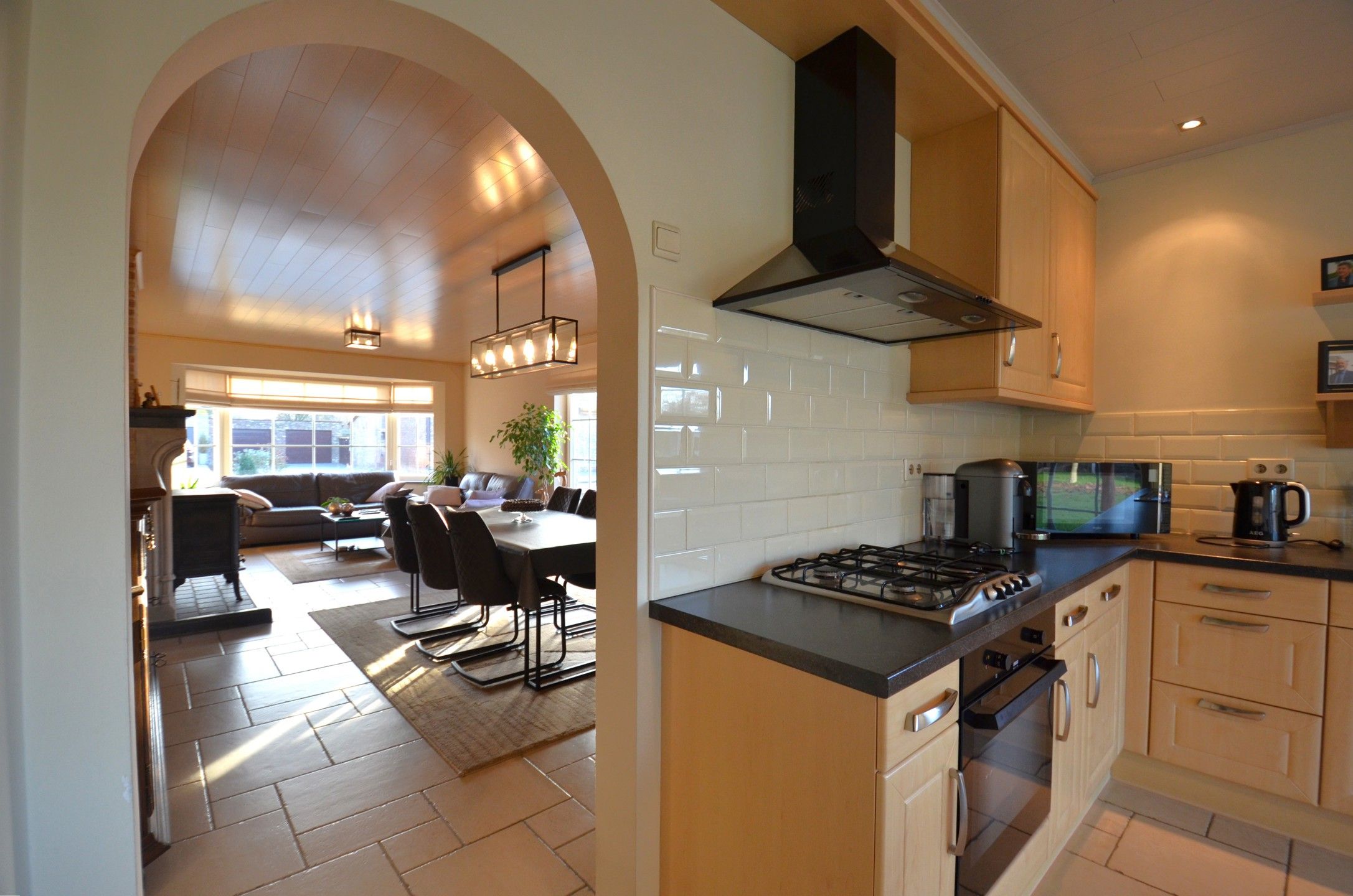 Leuke halfopen bebouwing met drie slaapkamers foto 14