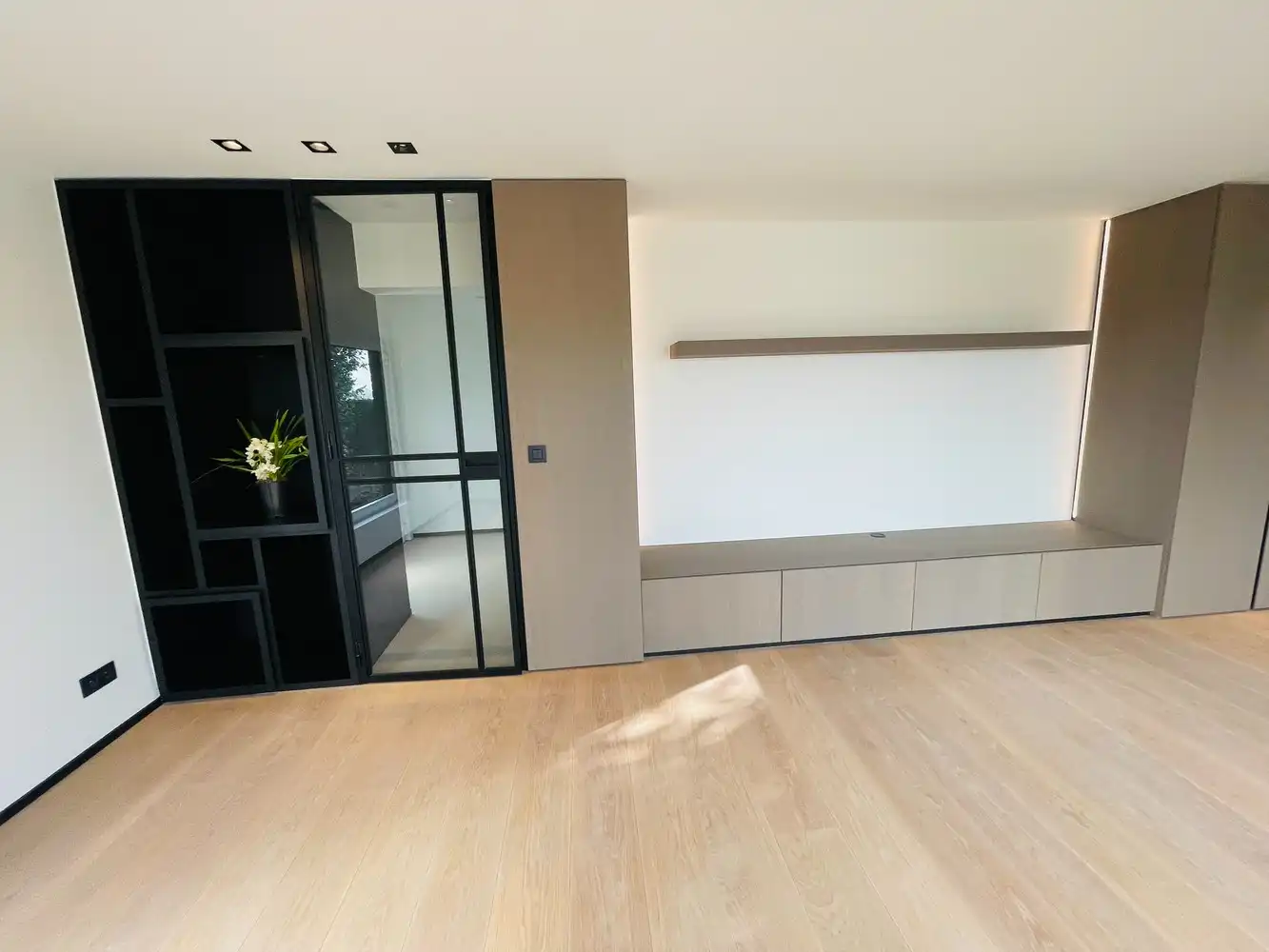 Damme, vlakbij Moerkerke Tot in de puntjes LUXUEUS  gerenoveerde ENERGIEZUINIGE open bebouwing , alles op het gelijkvloers foto 8