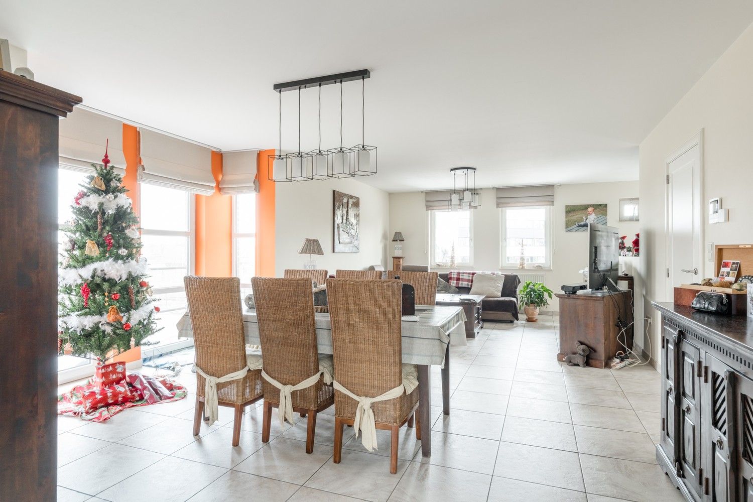 Ruim duplex appartement met 3 slaapkamers, staanplaats en berging te Pelt foto 2