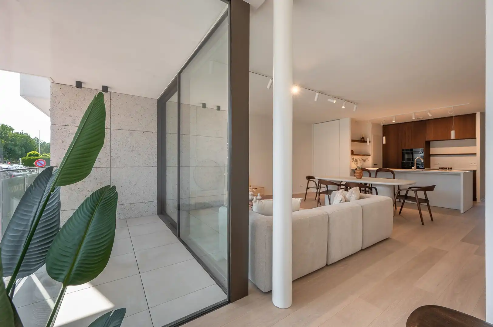 Nieuwbouw appartement op een centrale ligging te Knokke, vlakbij het Zegemeer en op wandelafstand van het strand. foto 4