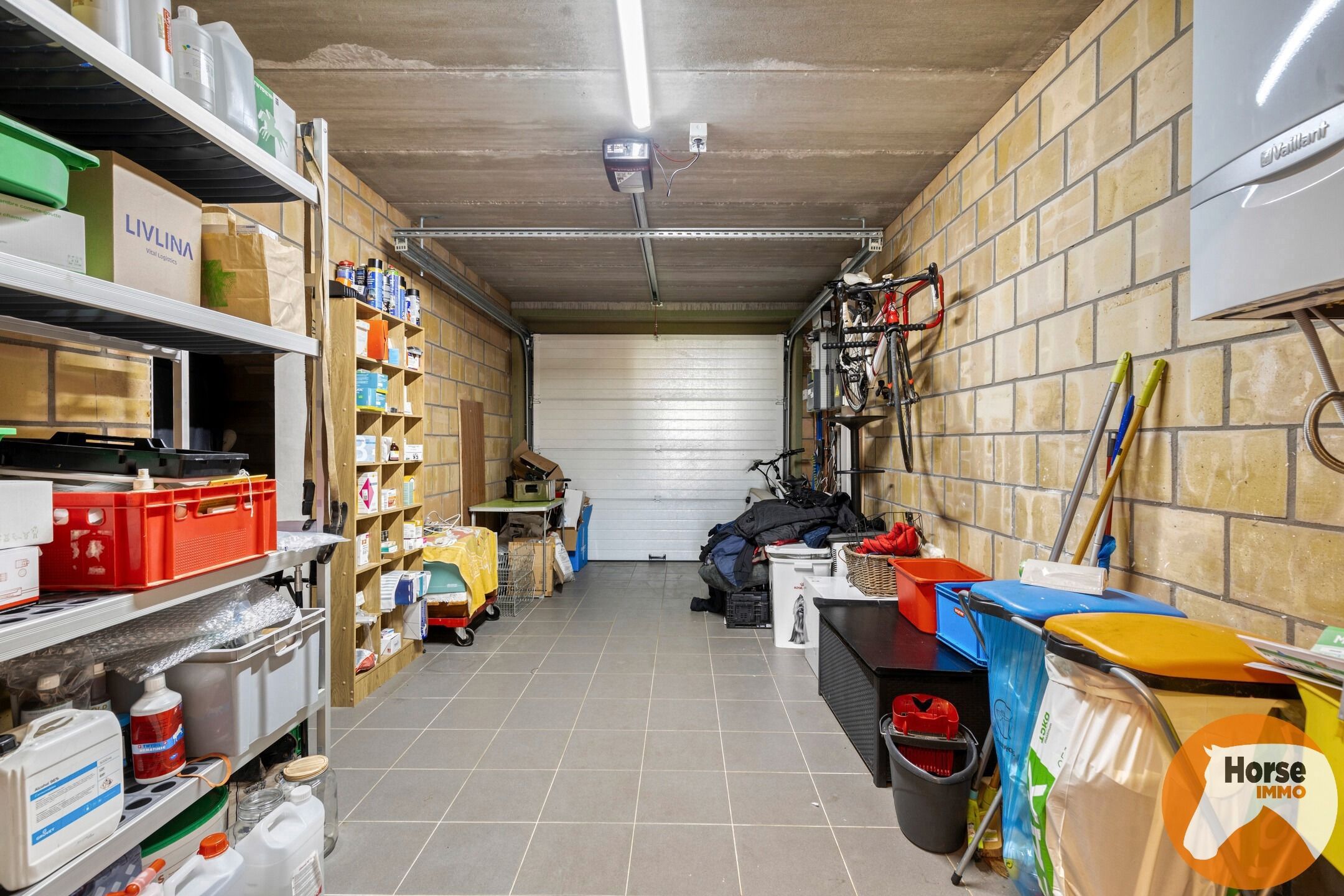 TORHOUT - Recente HOB met paardenstallen foto 19