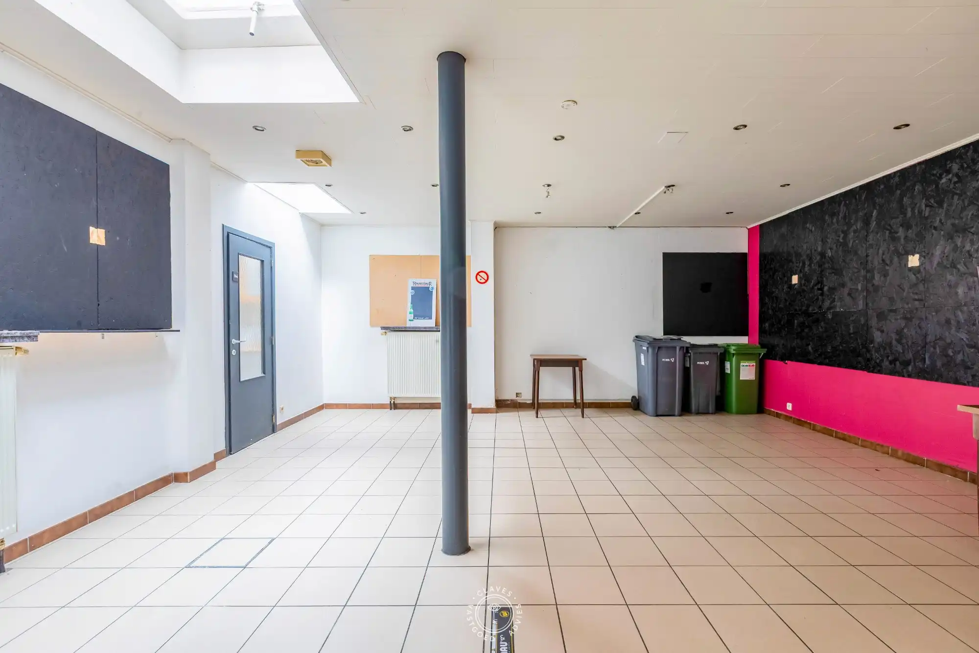 Karaktervol handelspand met woonst op topligging tegenover kerkplein foto 6