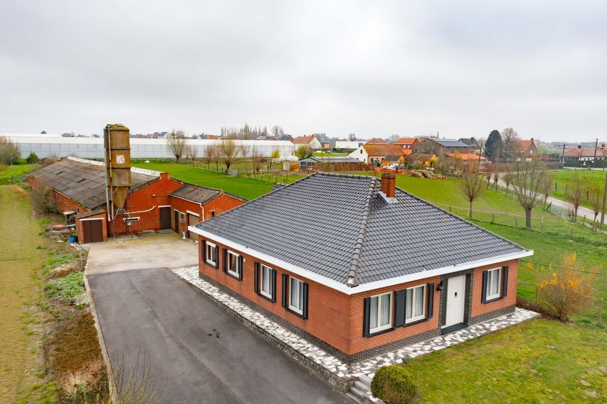 Woning en bijgebouw met grond te koop te Meulebeke foto 2