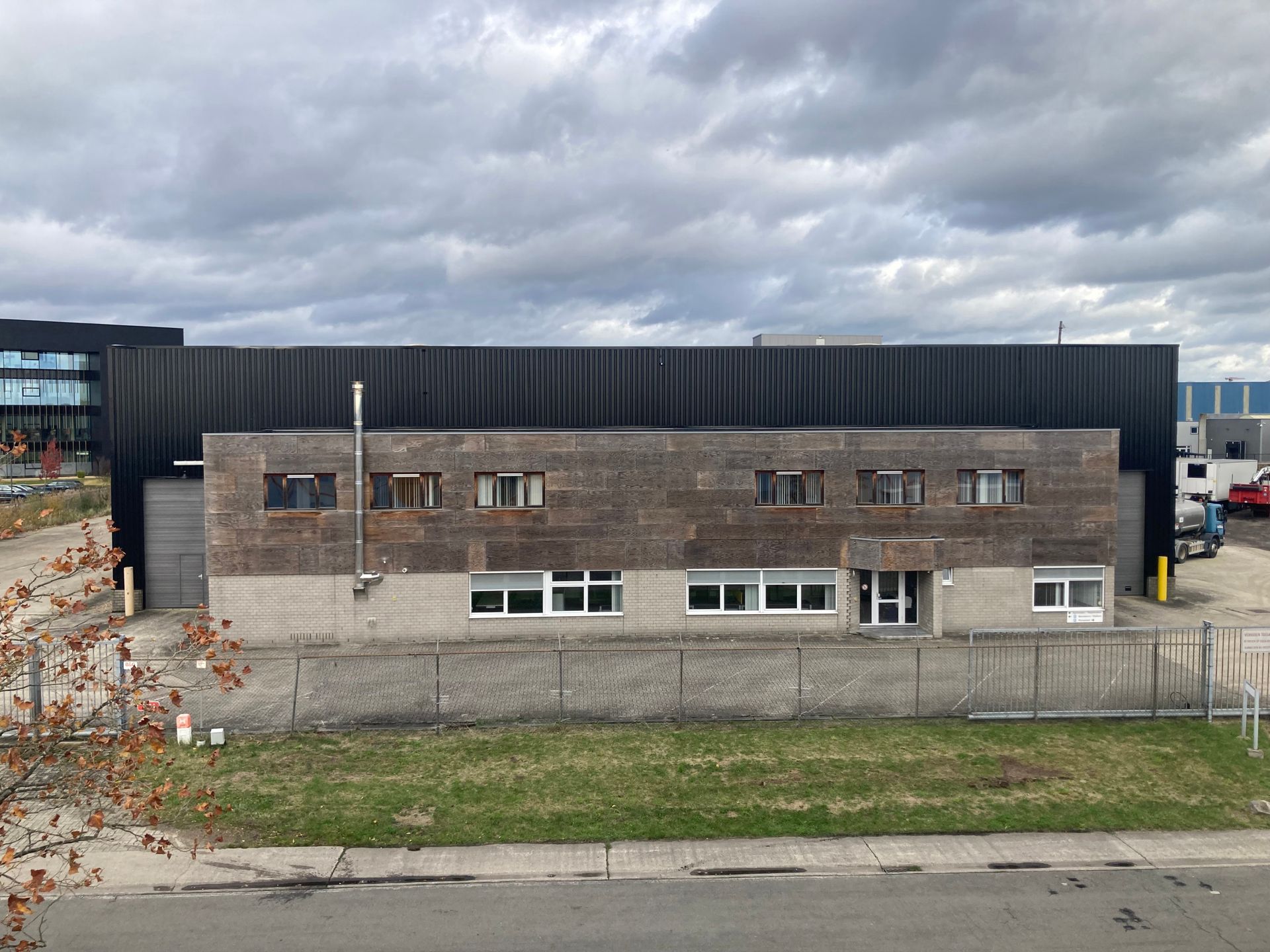 Bedrijfsgebouw met kantoren in Houthalen foto 14