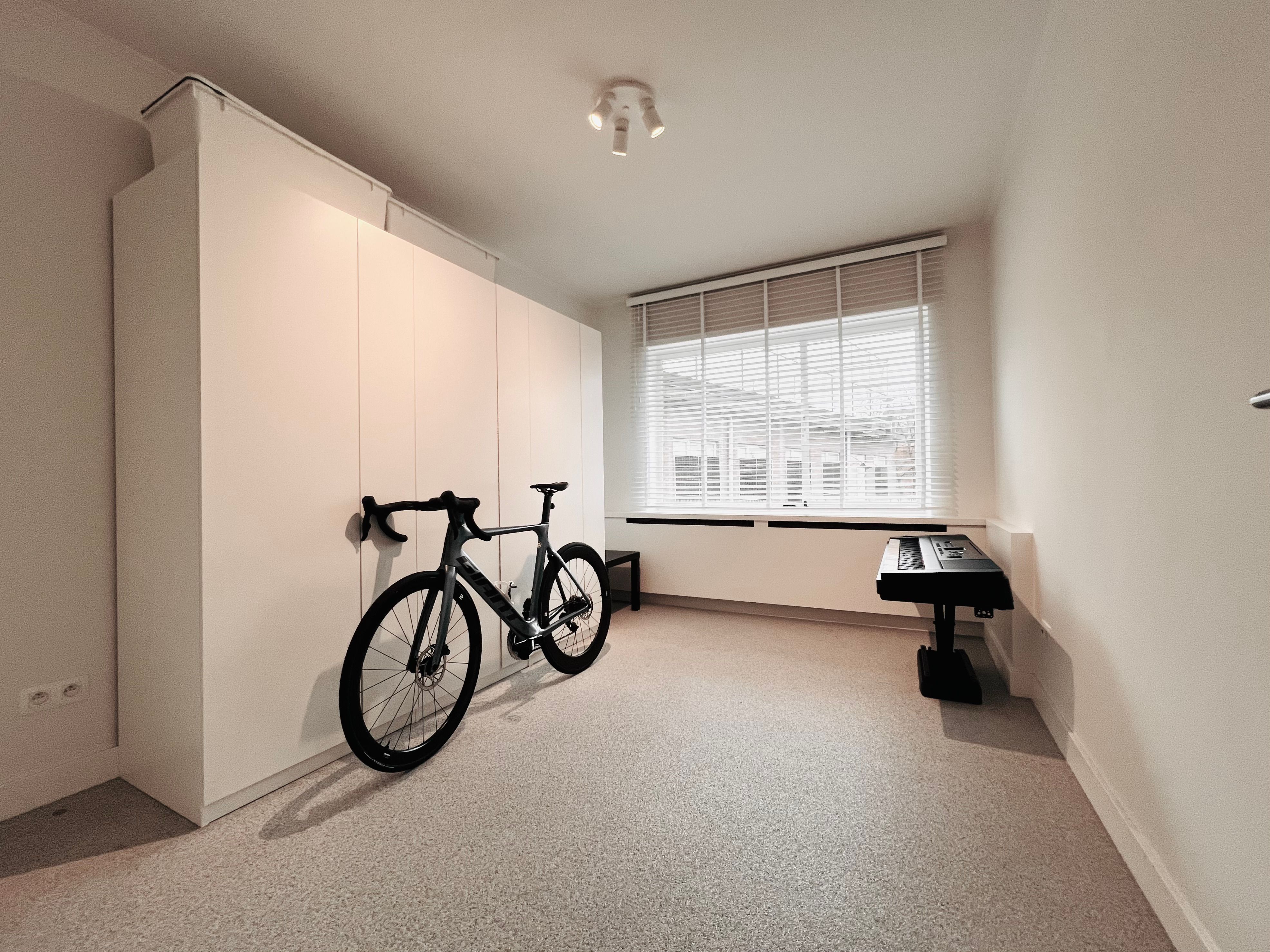 Gerenoveerd twee slaapkamer appartement in het centrum van Genk foto 10