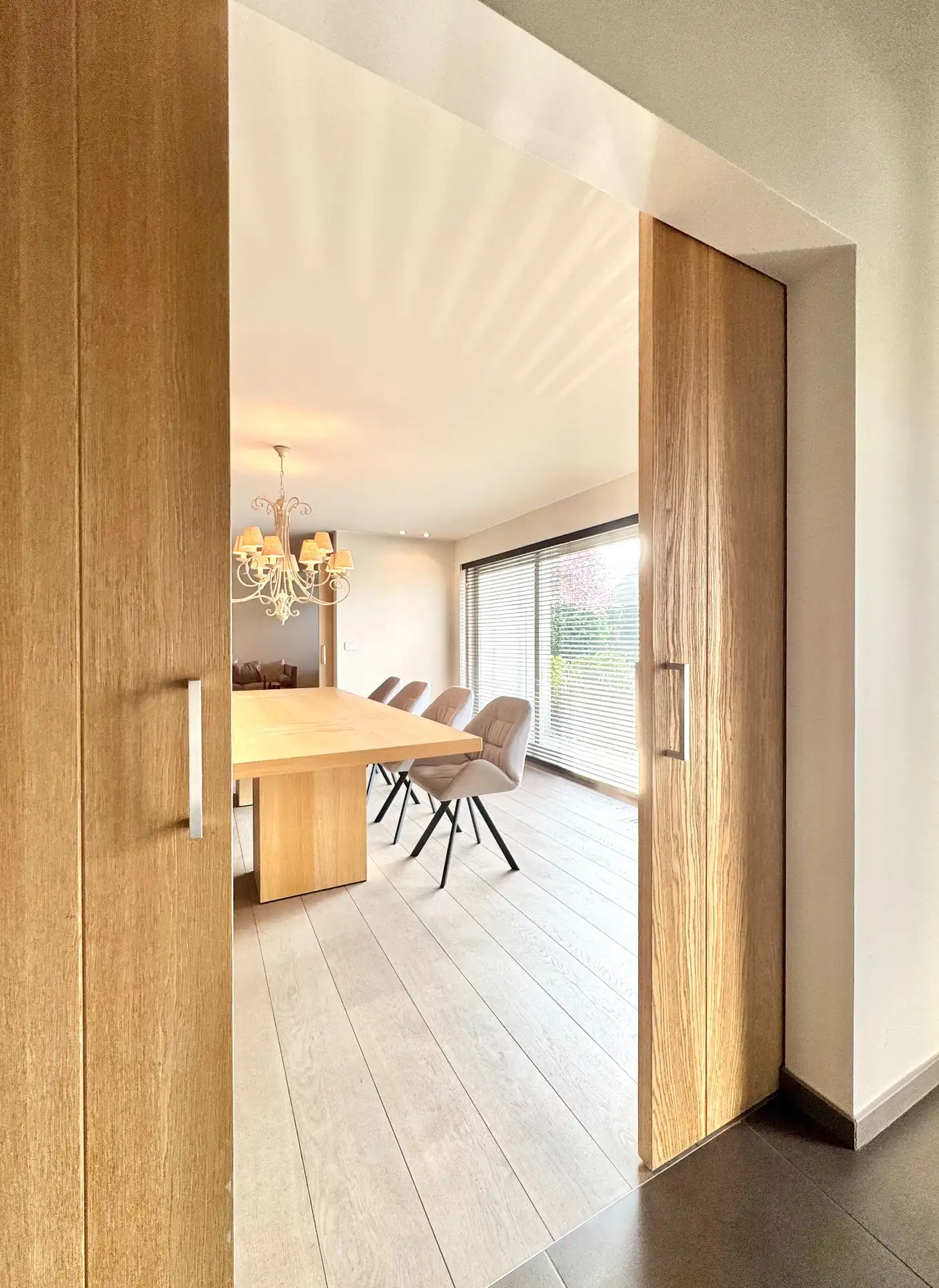 RUIME TIJDLOZE VILLA MET ZWEMBAD foto 10