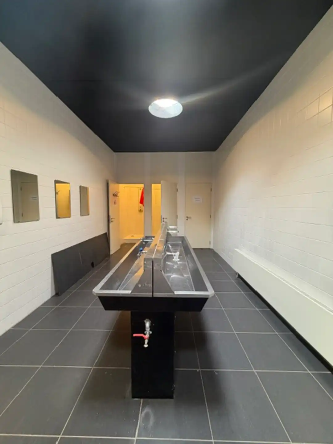 Recent en kwalitatief semi-industrieel bedrijfsgebouw – 3.790 m² op 8.989 m² foto 4