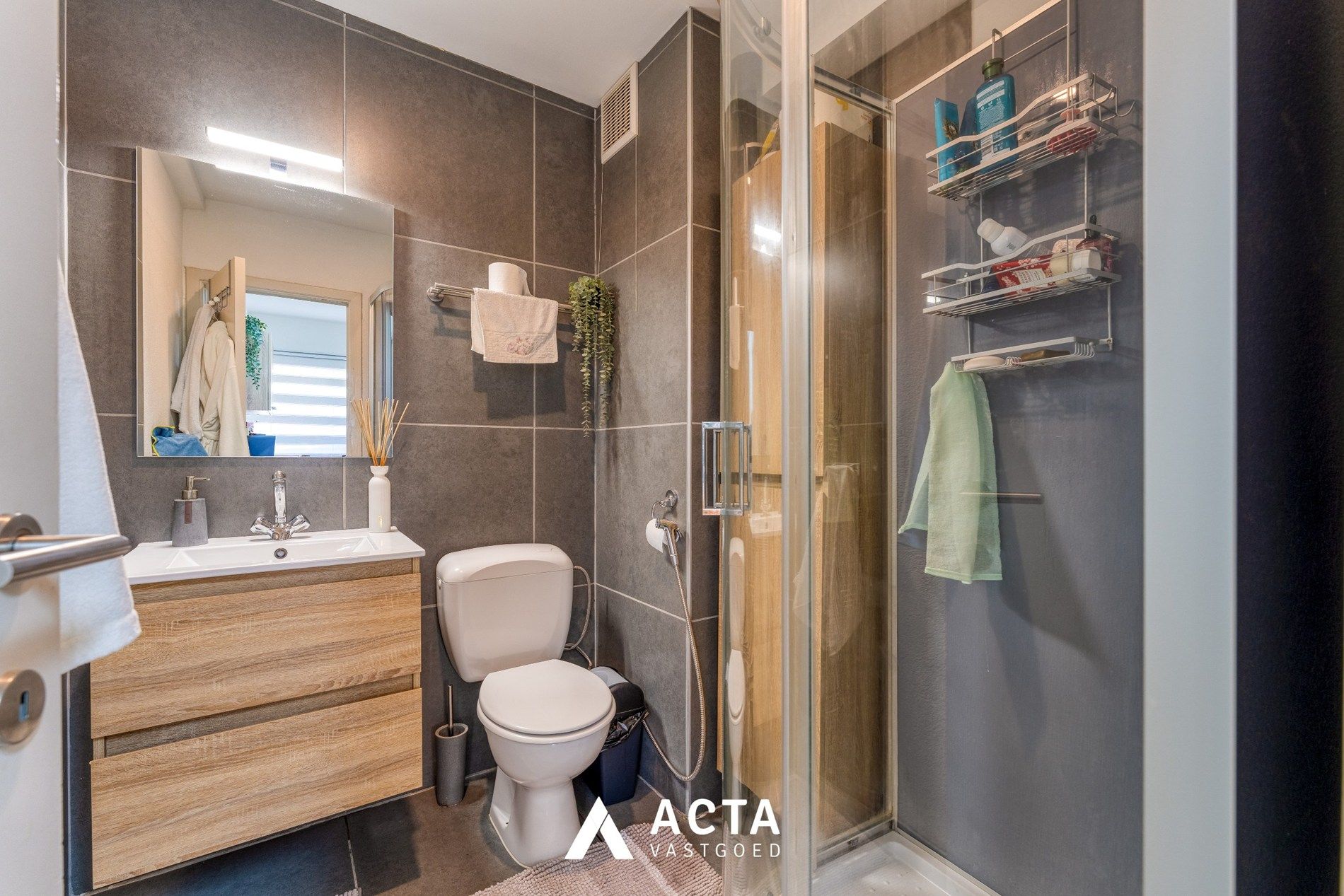 Gerenoveerde opbrengsteigendom met zes appartementen in centrum Oostende foto 12